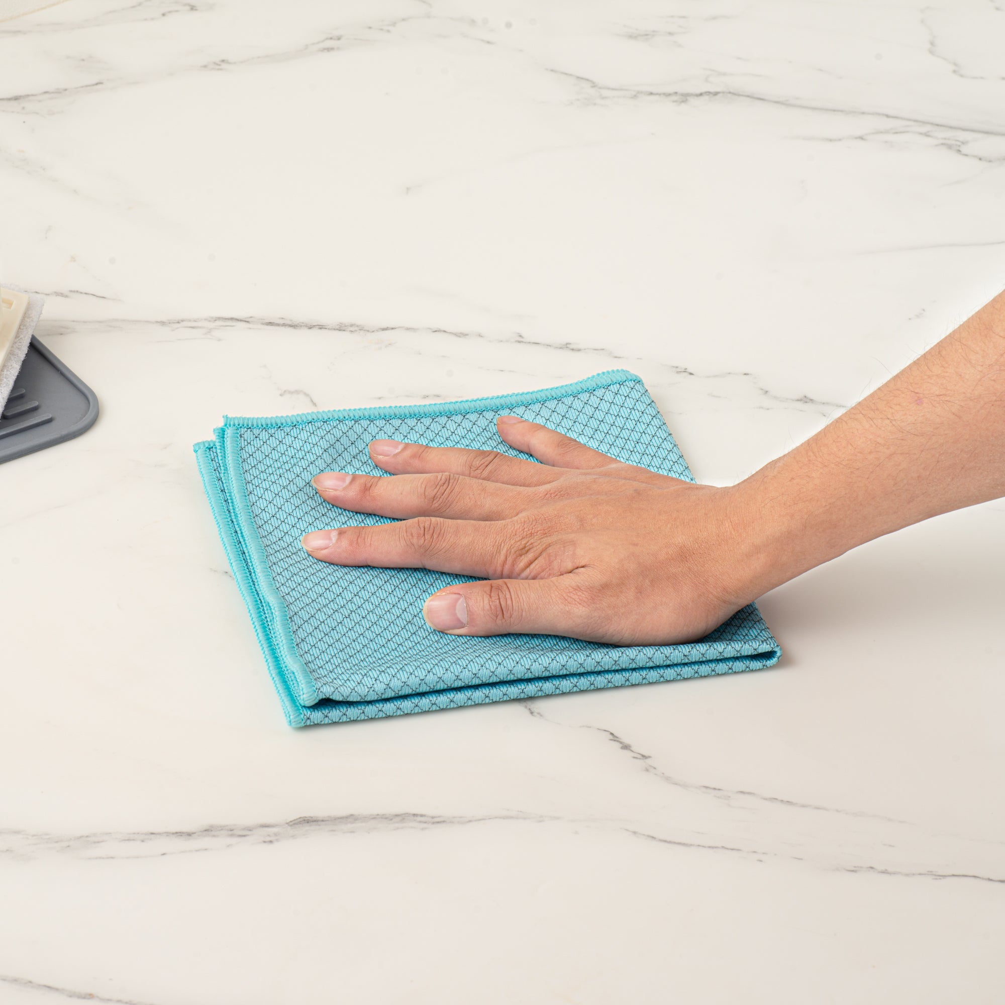 Clean Tek Professional Light Blue Microfiber Glass Cleaning Cloth - Diamond Weave - 15 3/4" x 15 3/4" - 100 count box