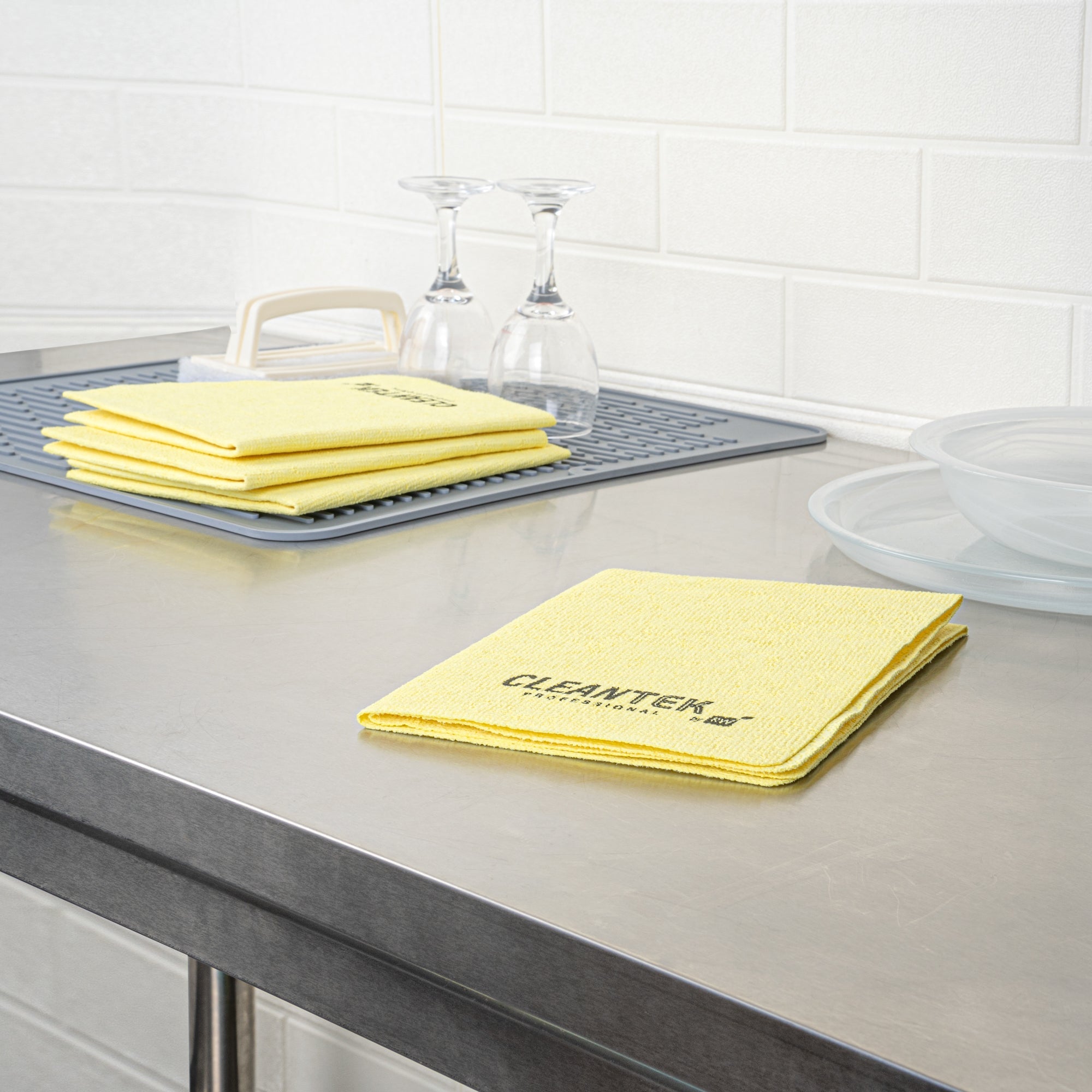 Clean Tek Professional Yellow Microfiber Cleaning / Drying Cloth - 13'' x 15'' - 5 count box
