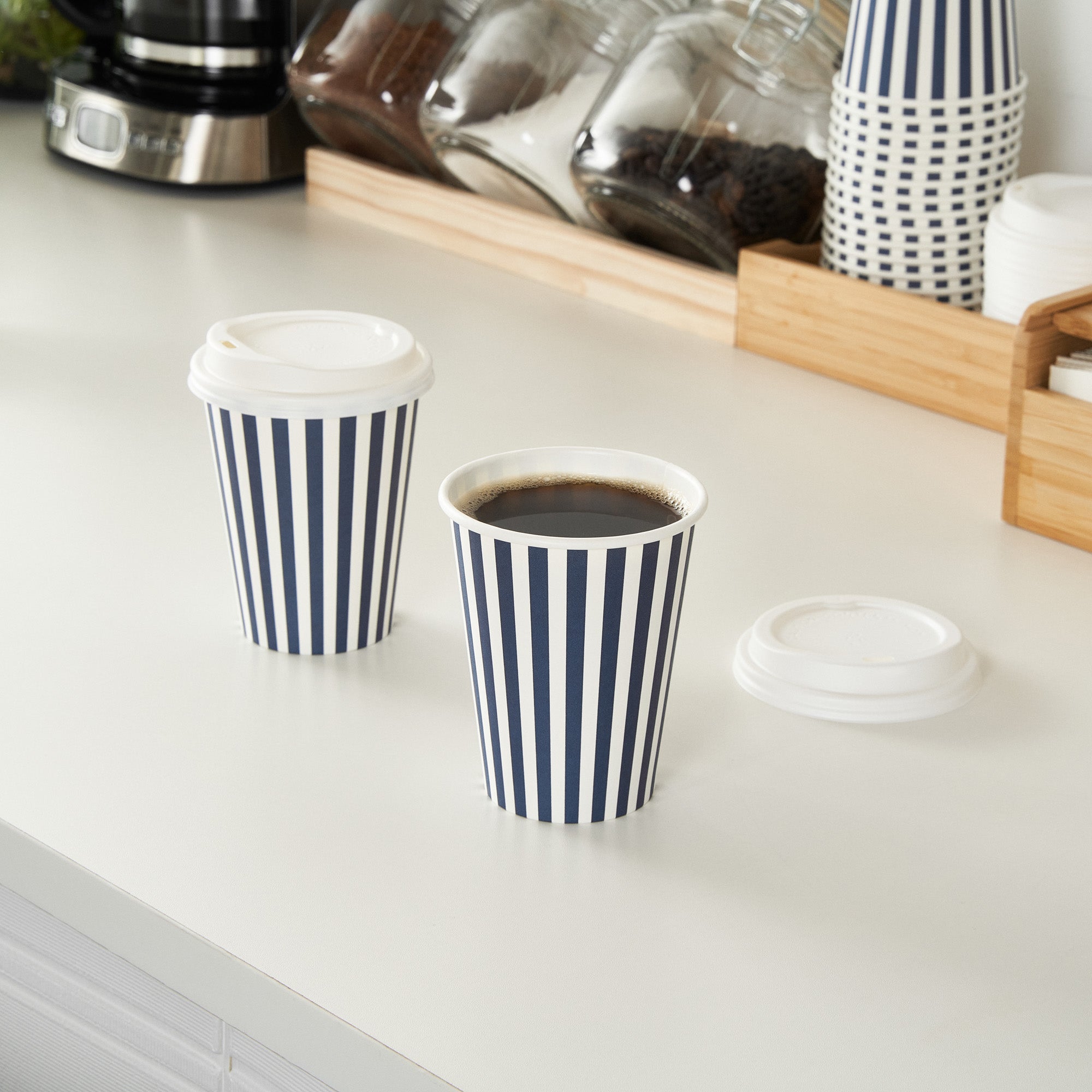 Restpresso 12 oz Blue and White Stripe Paper Single Wall Coffee Cup - with White Lid - 3 1/2"x 3 1/2"x 4 3/4" - 20 count box