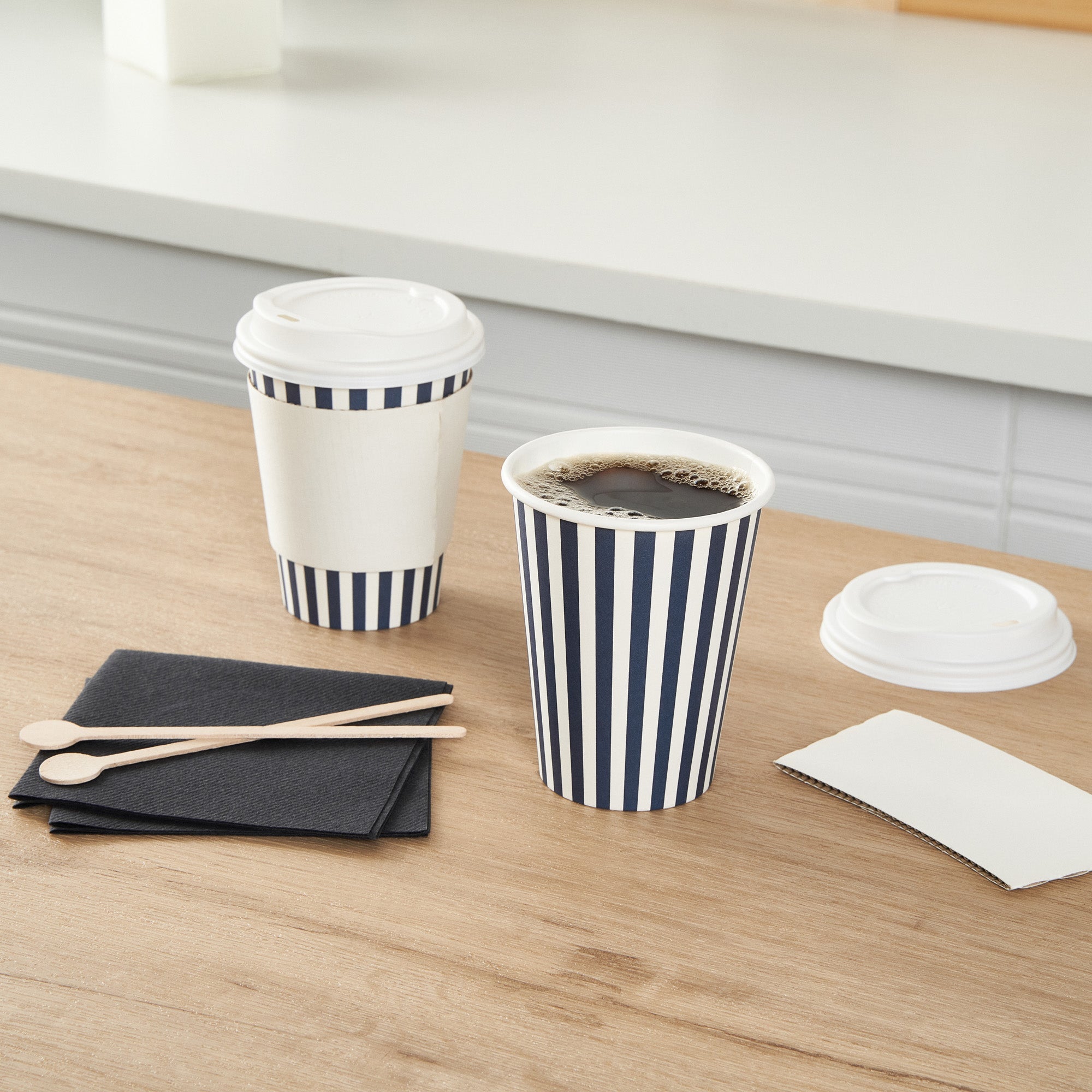 Restpresso 12 oz Blue and White Stripe Paper Single Wall Coffee Cup - with White Lid - 3 1/2"x 3 1/2"x 4 3/4" - 20 count box