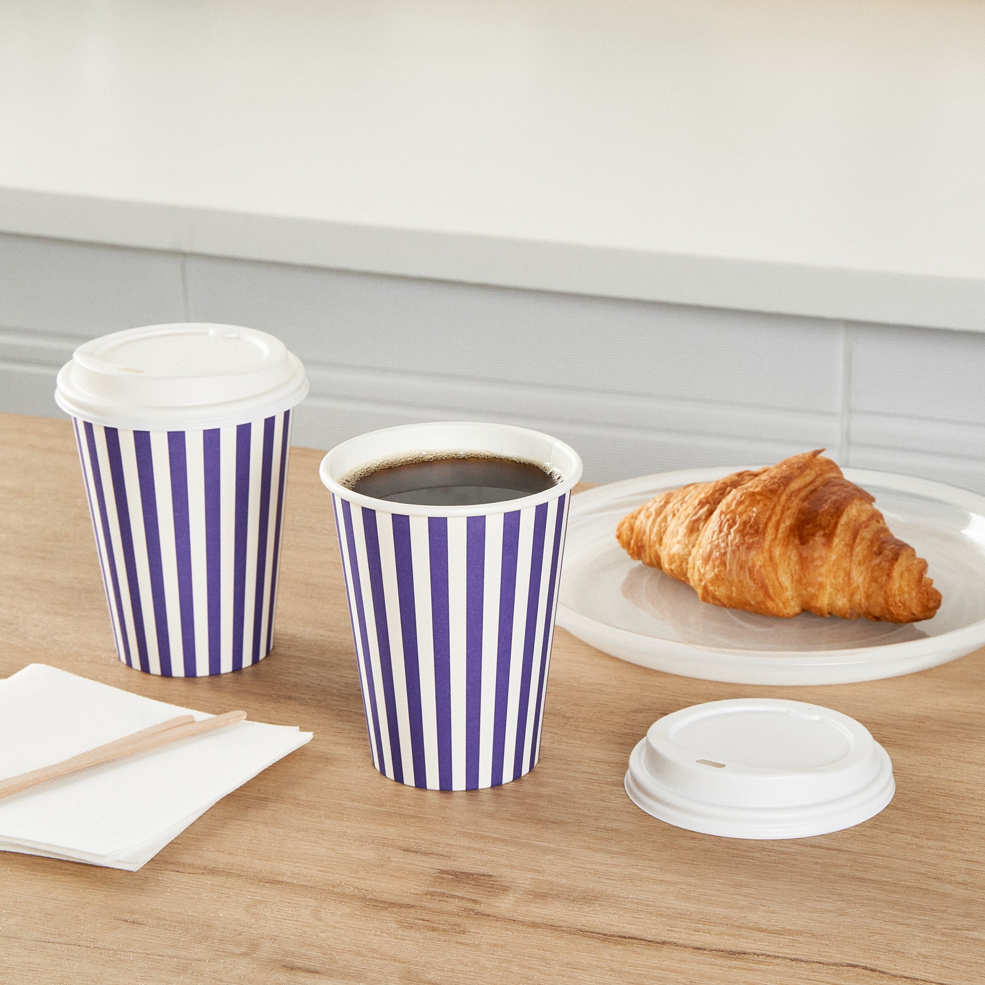 Restpresso 12 oz Purple and White Stripe Paper Single Wall Coffee Cup - with White Lid - 3 1/2"x 3 1/2"x 4 3/4" - 20 count box