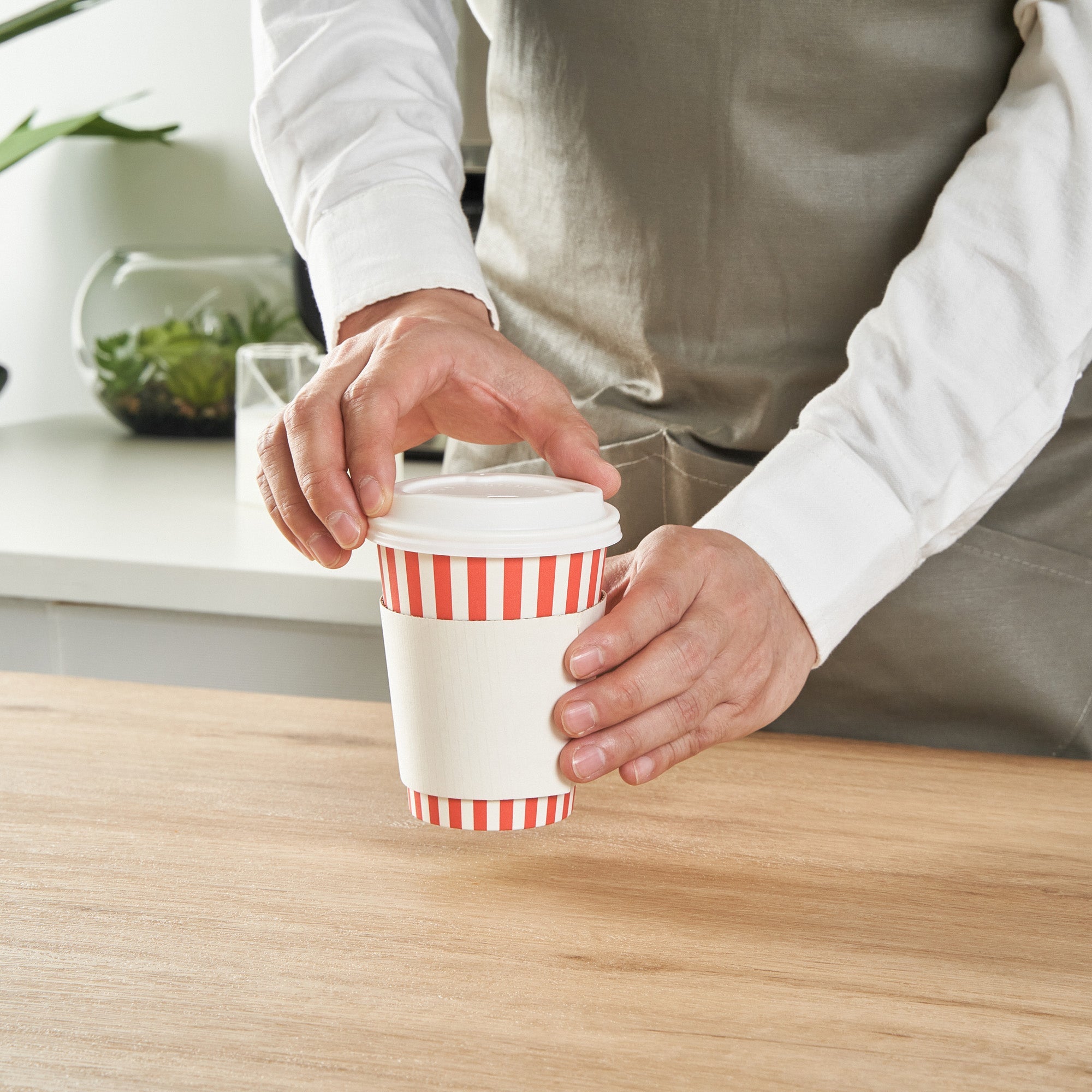 Restpresso 12 oz Red and White Stripe Paper Single Wall Coffee Cup - with White Lid - 3 1/2"x 3 1/2"x 4 3/4" - 400 count box