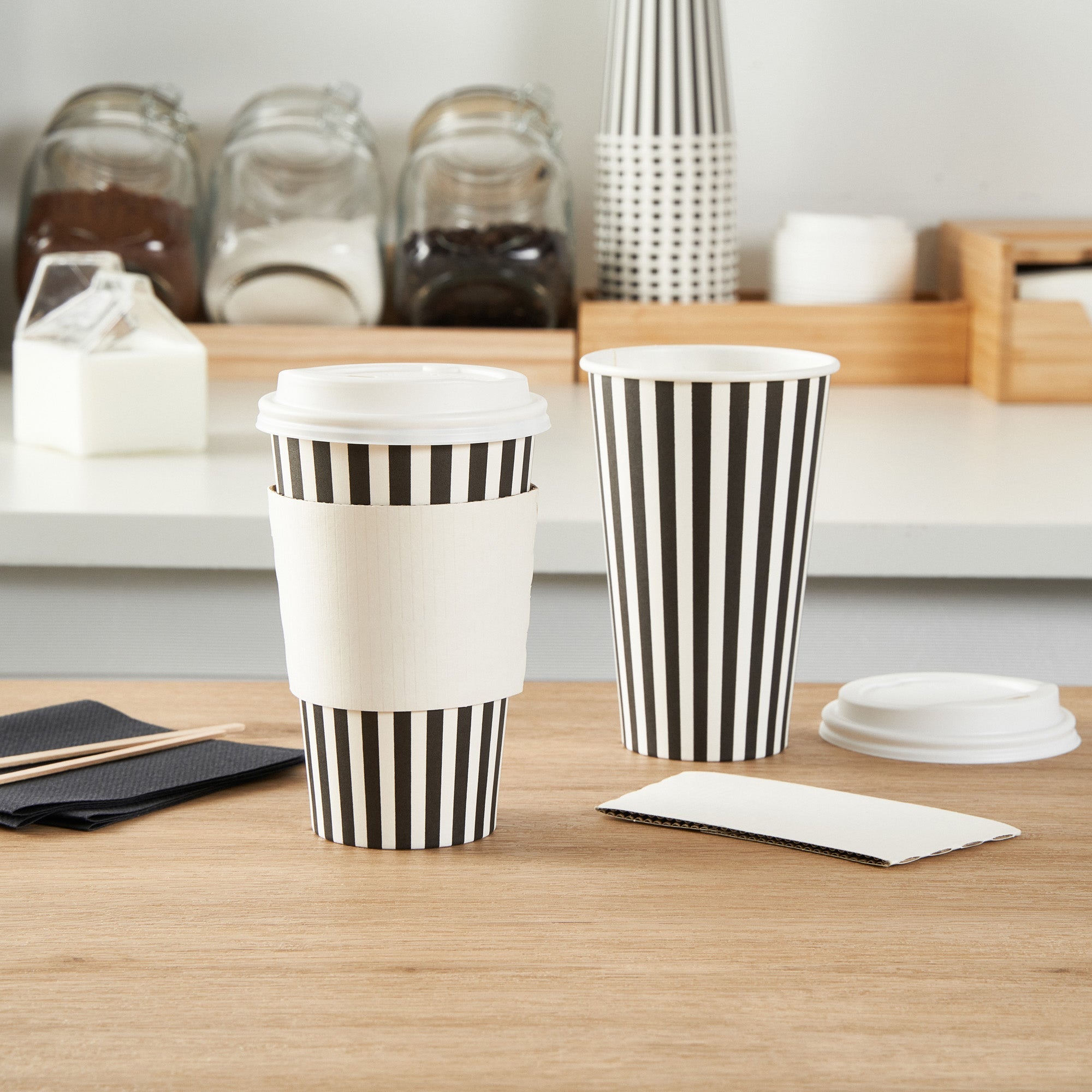 Restpresso 16 oz Black and White Stripe Paper Single Wall Coffee Cup - with White Lid - 3 1/2"x 3 1/2"x 5 3/4" - 400 count box