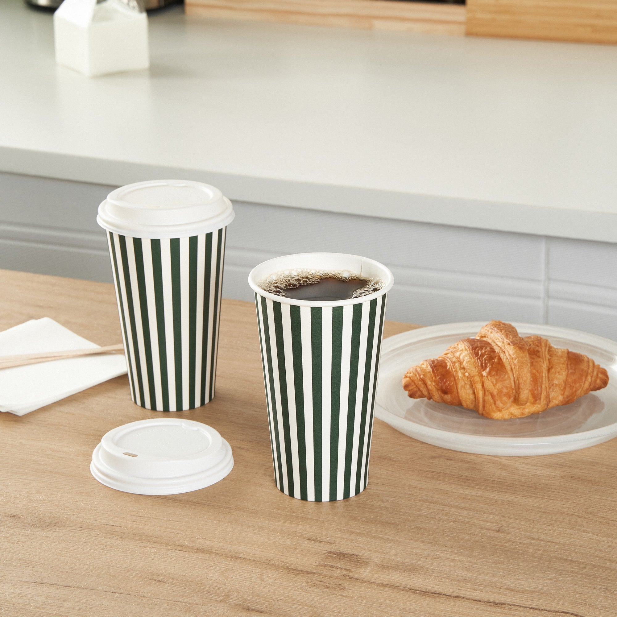 Restpresso 16 oz Forest Green and White Stripe Paper Single Wall Coffee Cup - with White Lid - 3 1/2"x 3 1/2"x 5 3/4" - 20 count box