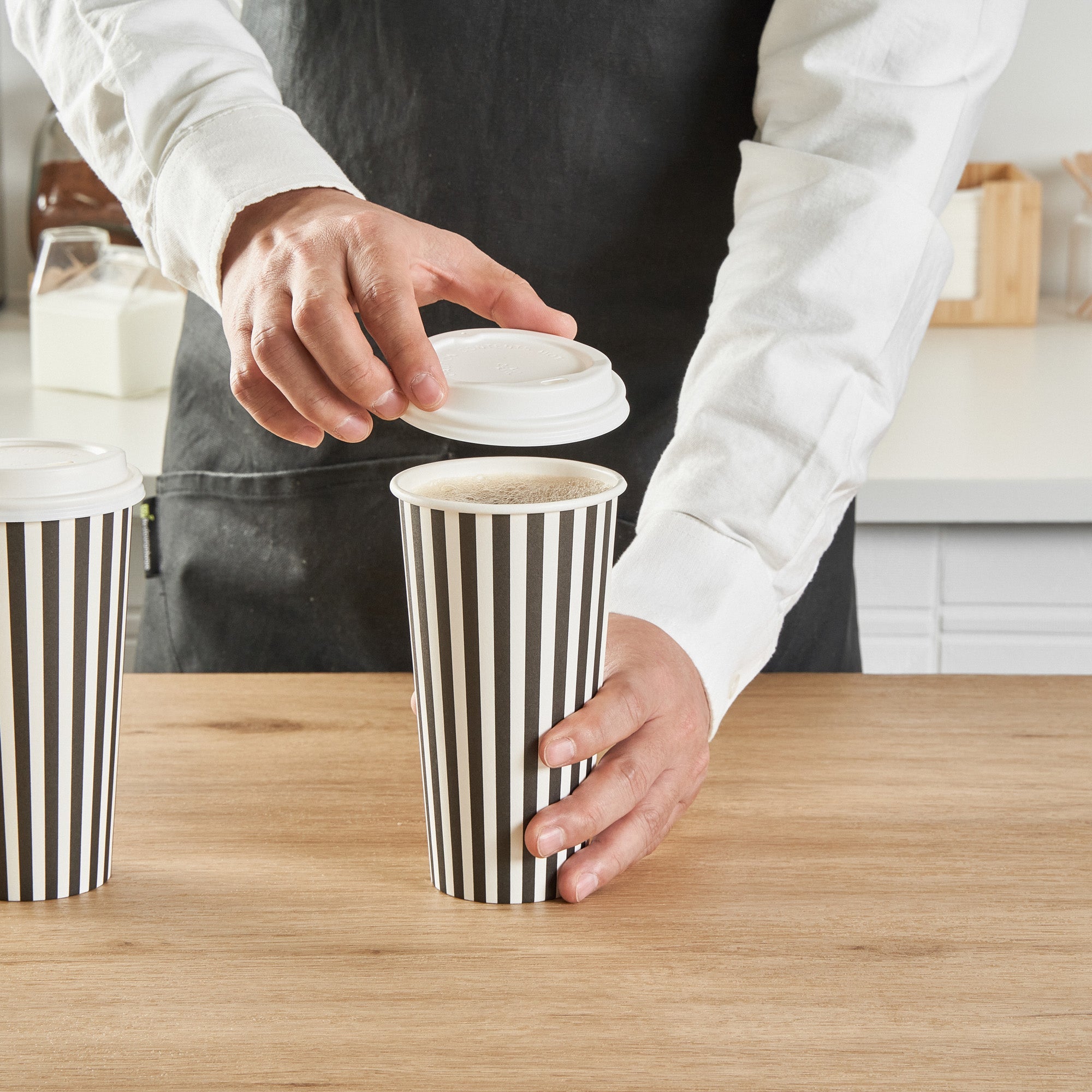 Restpresso 20 oz Black and White Stripe Paper Single Wall Coffee Cup - with White Lid - 3 1/2"x 3 1/2"x 6 1/2" - 20 count box