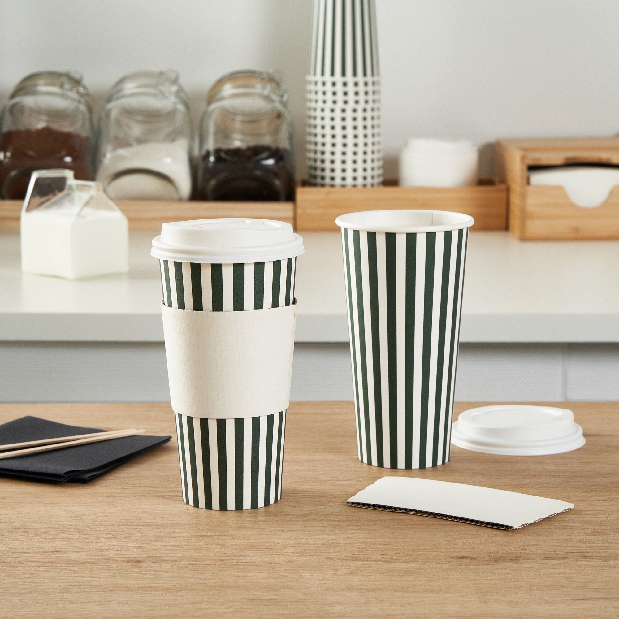 Restpresso 20 oz Forest Green and White Stripe Paper Single Wall Coffee Cup - with White Lid - 3 1/2"x 3 1/2"x 6 1/2" - 400 count box