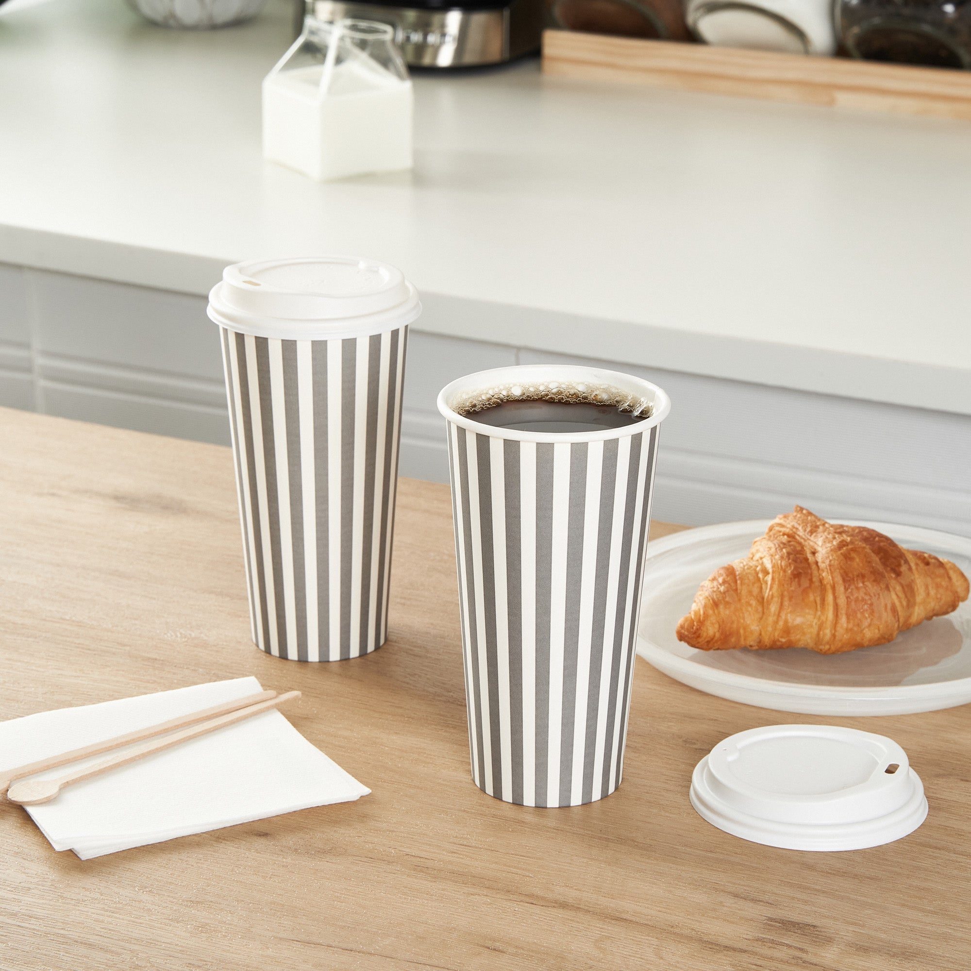 Restpresso 20 oz Gray and White Stripe Paper Single Wall Coffee Cup - with White Lid - 3 1/2"x 3 1/2"x 6 1/2" - 400 count box