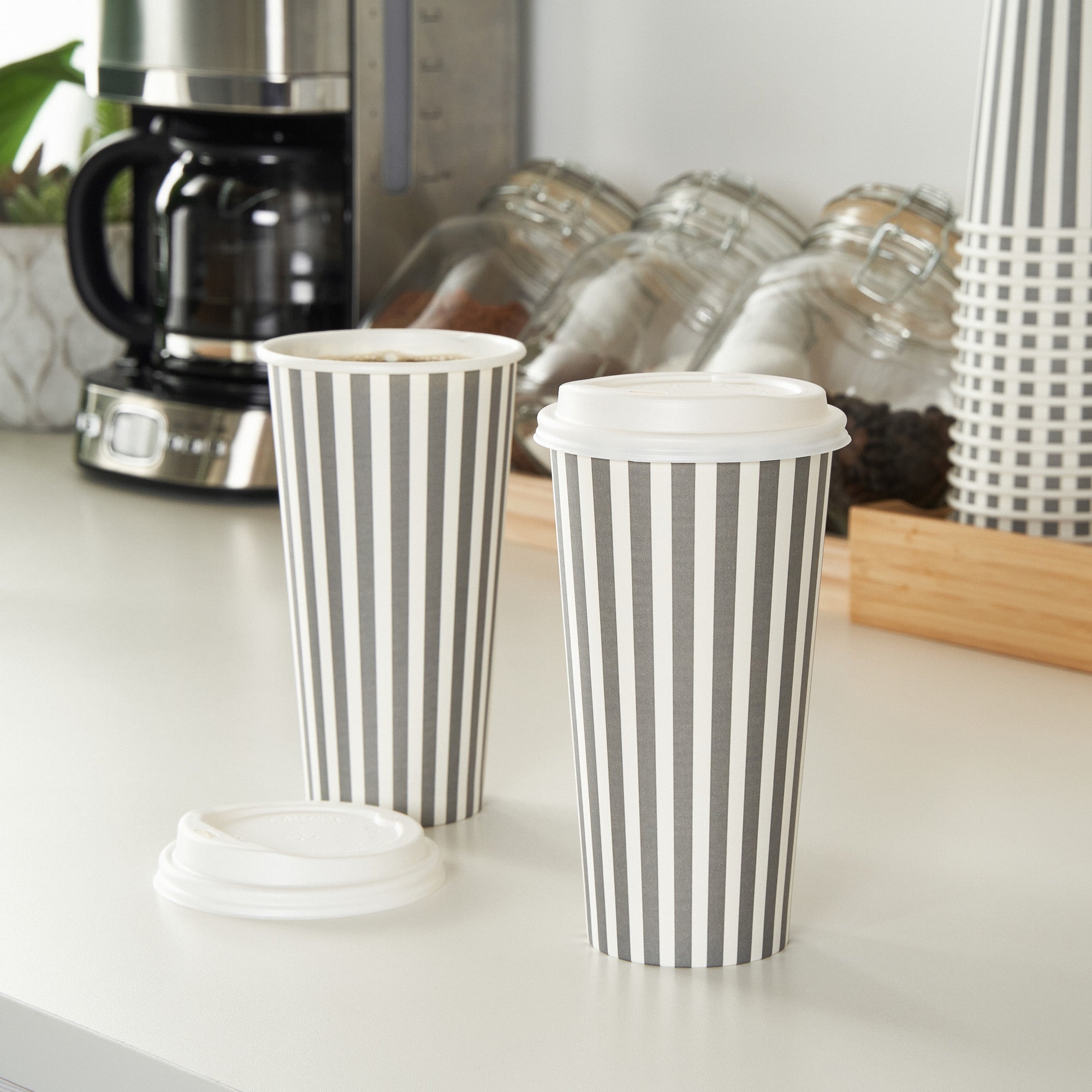 Restpresso 20 oz Gray and White Stripe Paper Single Wall Coffee Cup - with White Lid - 3 1/2"x 3 1/2"x 6 1/2" - 400 count box