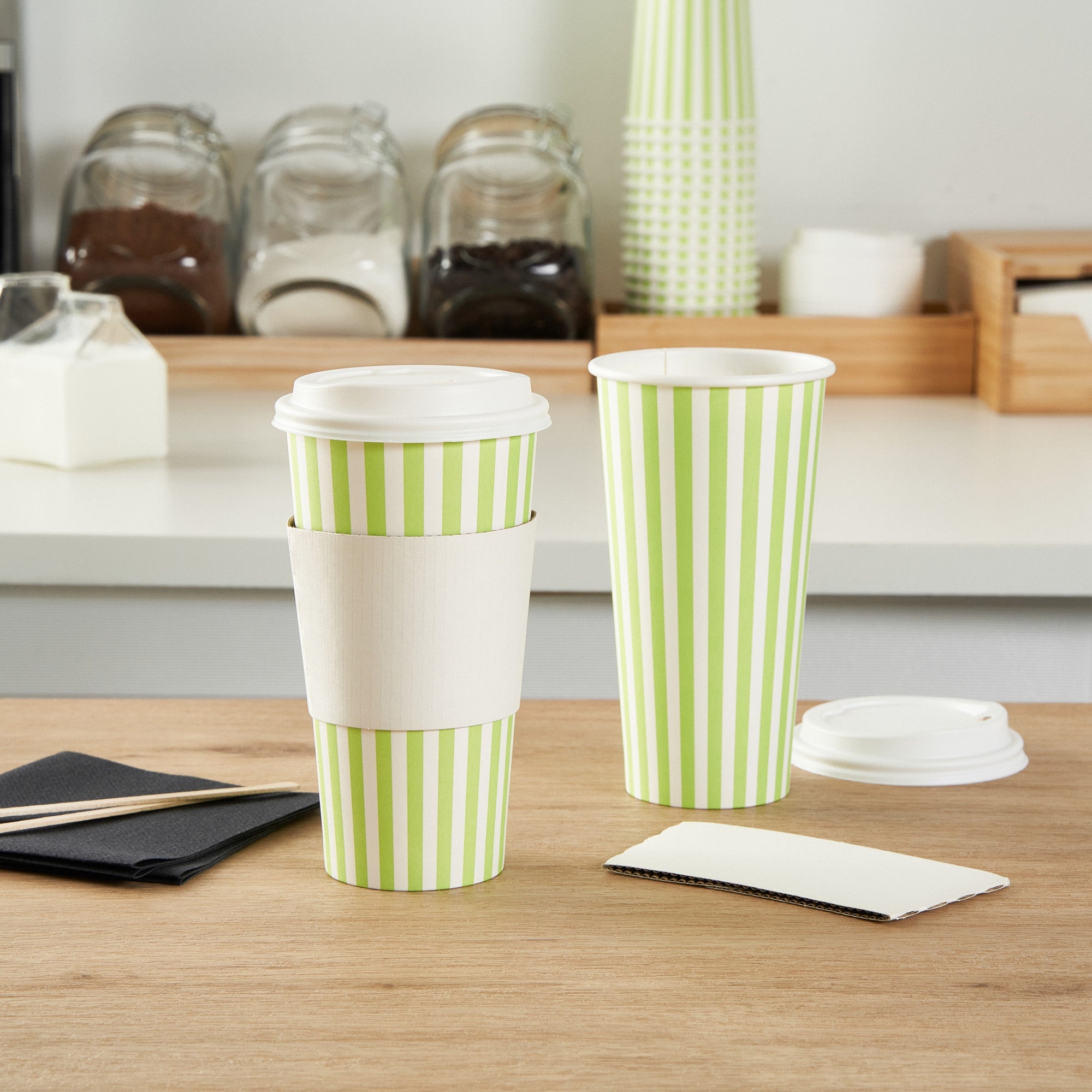 Restpresso 20 oz Green and White Stripe Paper Single Wall Coffee Cup - with White Lid - 3 1/2"x 3 1/2"x 6 1/2" - 20 count box