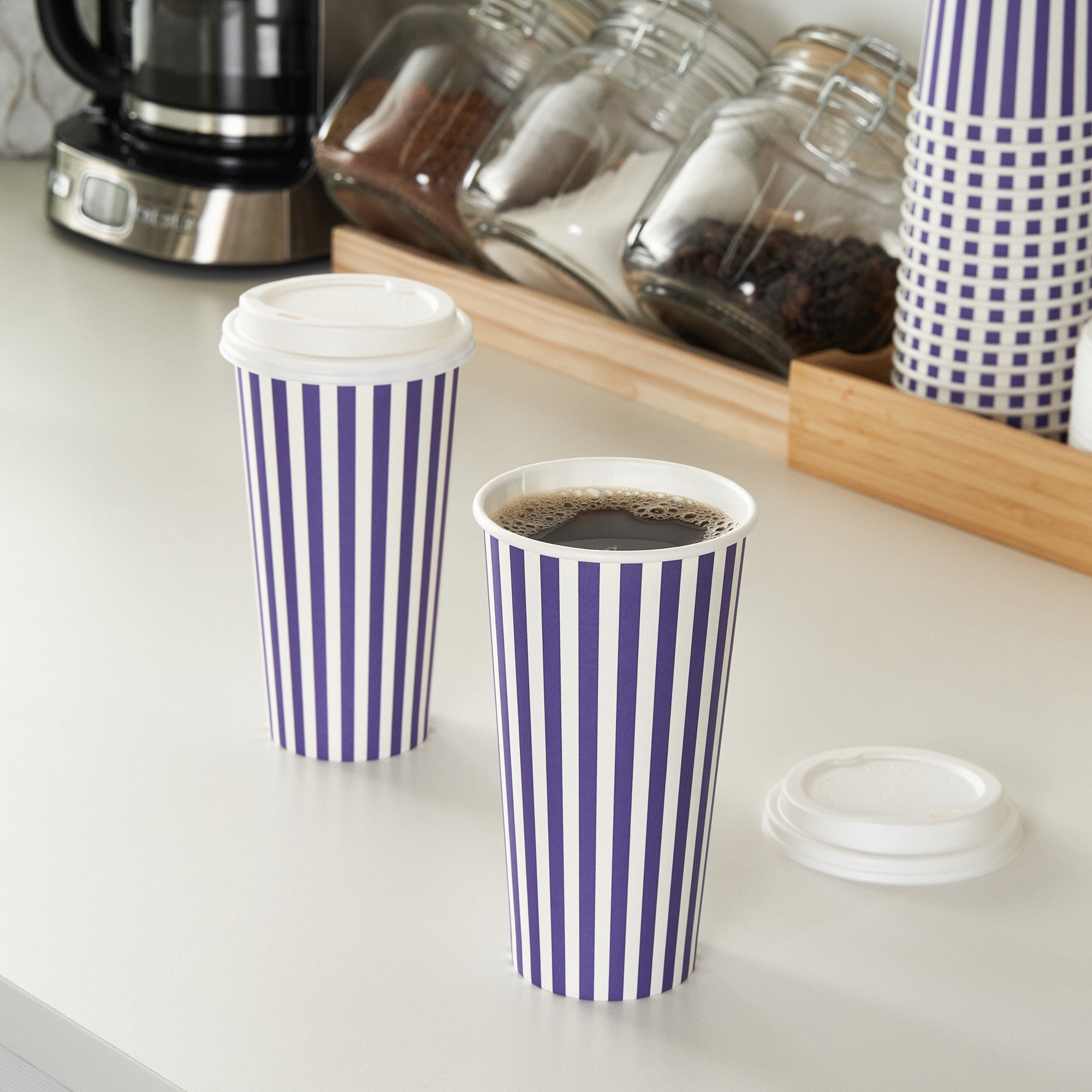 Restpresso 20 oz Purple and White Stripe Paper Single Wall Coffee Cup - with White Lid - 3 1/2"x 3 1/2"x 6 1/2" - 20 count box