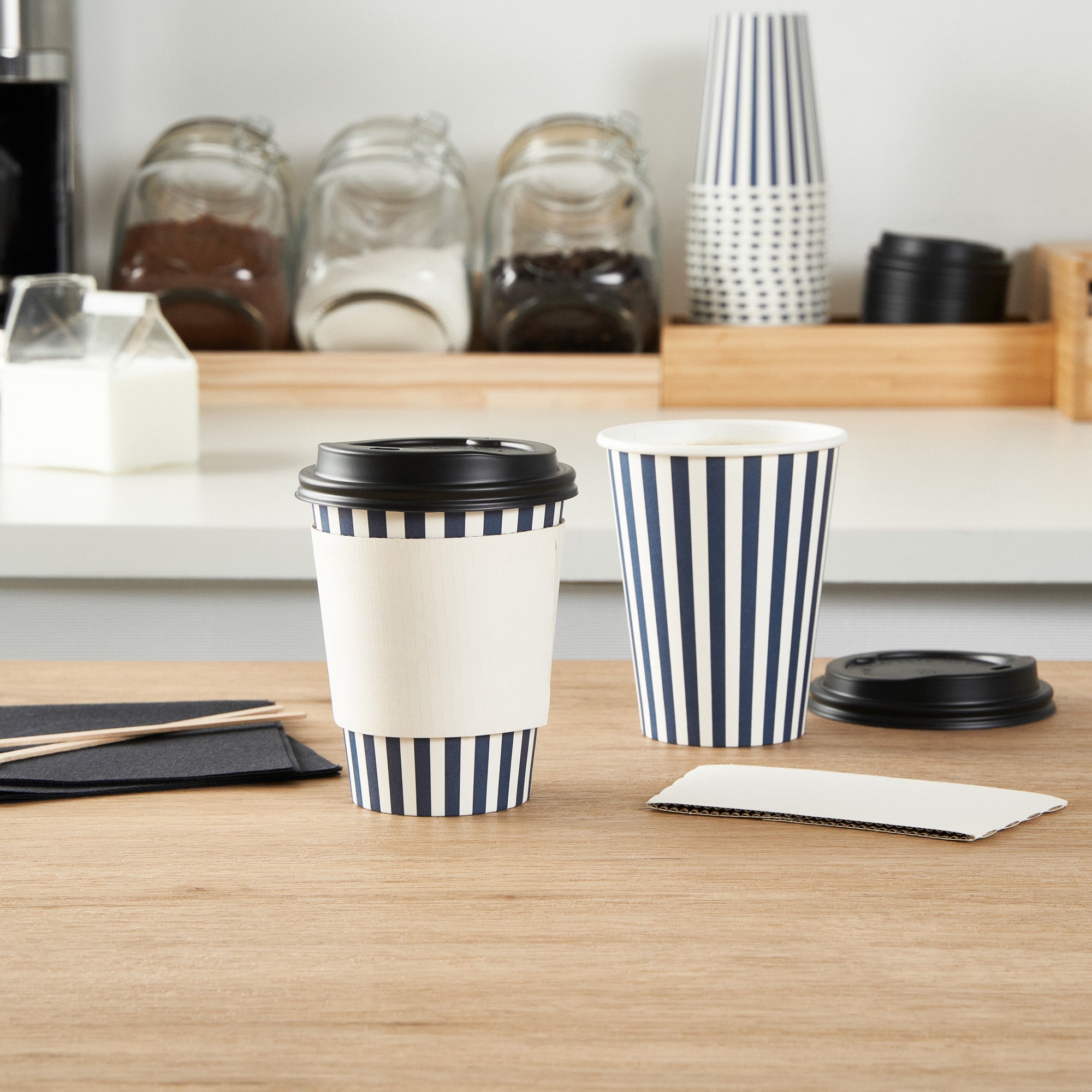 Restpresso 12 oz Blue and White Stripe Paper Single Wall Coffee Cup - with Black Lid - 3 1/2"x 3 1/2"x 4 1/4" - 20 count box