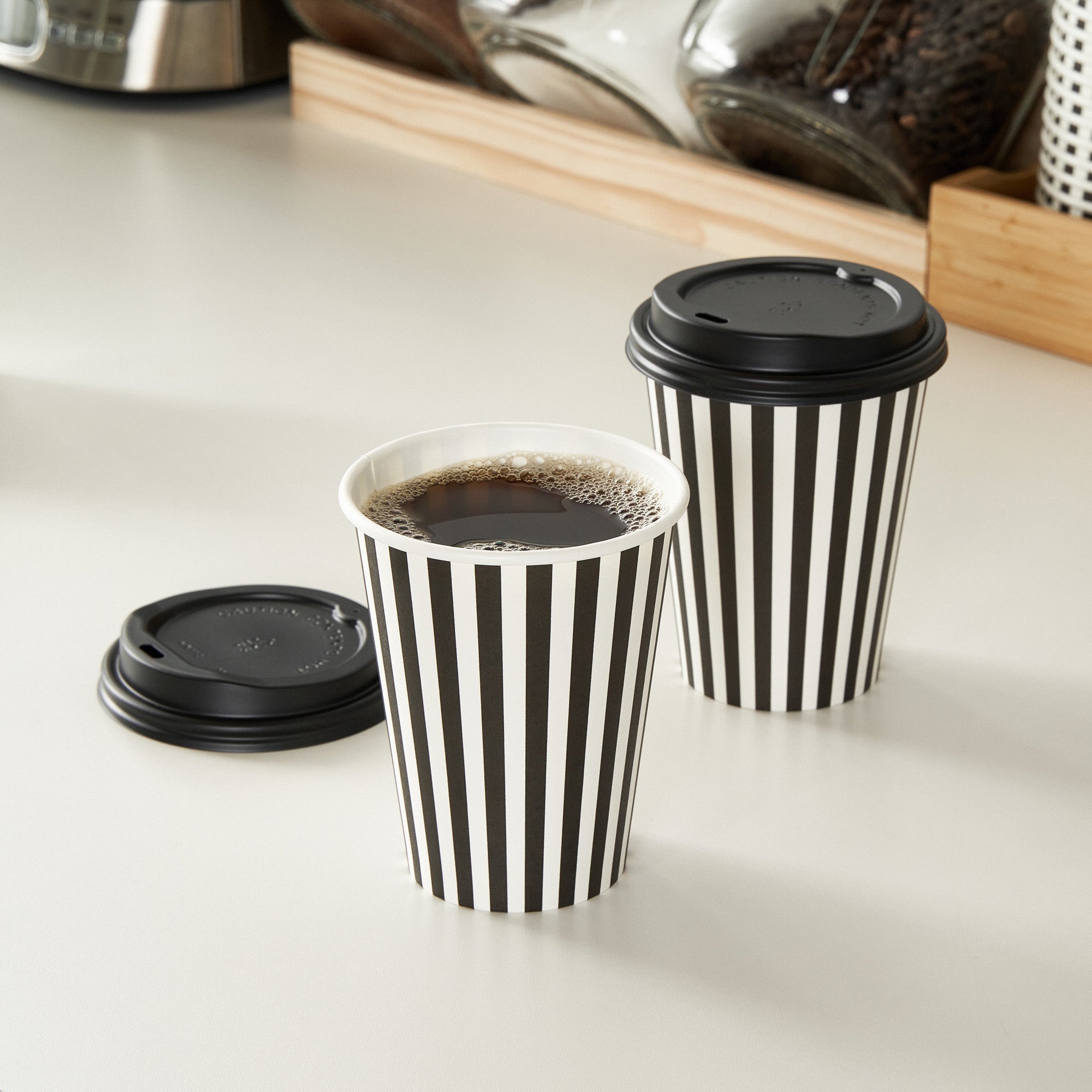 Restpresso 12 oz Black and White Stripe Paper Single Wall Coffee Cup - with Black Lid - 3 1/2"x 3 1/2"x 4 1/4" - 20 count box