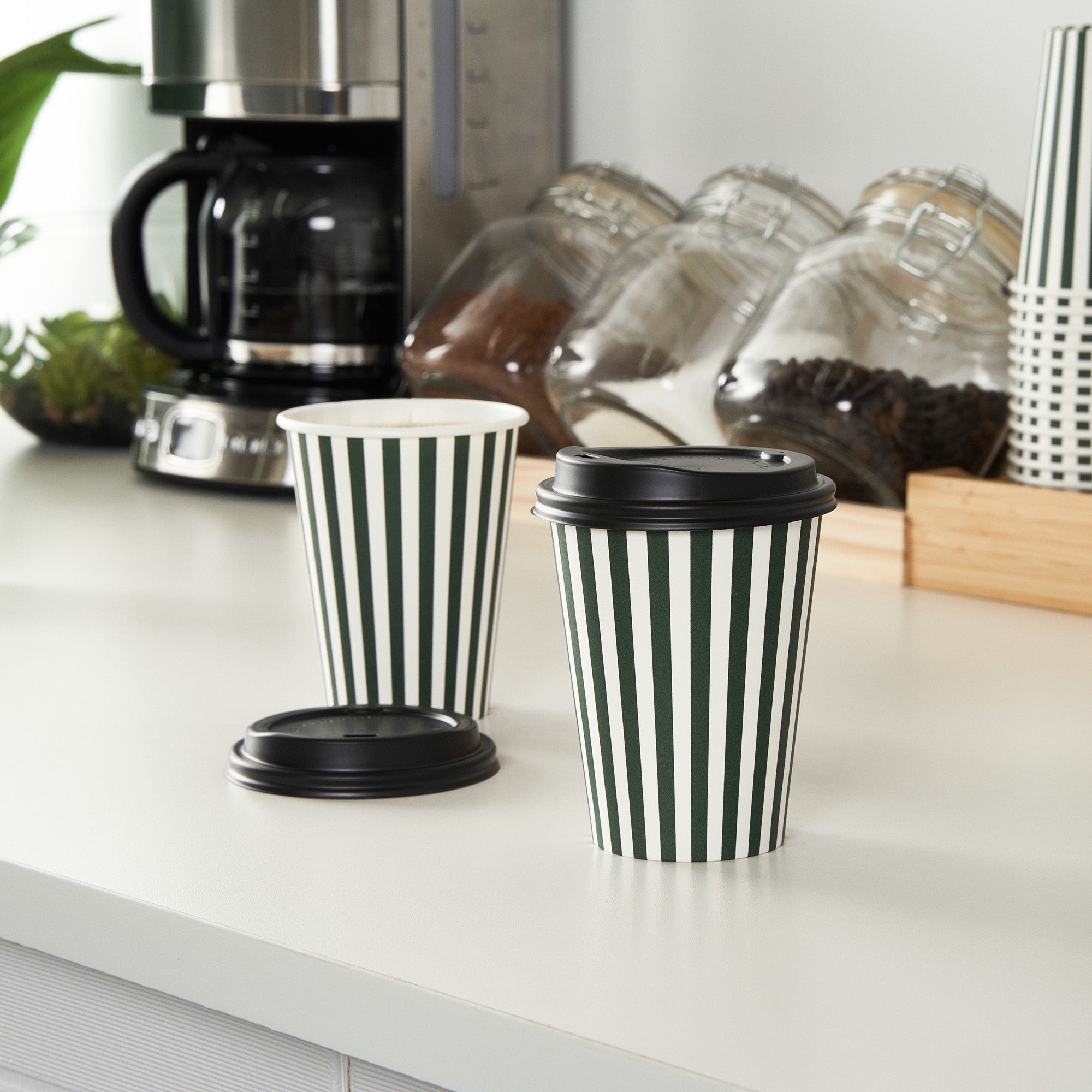 Restpresso 12 oz Forest Green and White Stripe Paper Single Wall Coffee Cup - with Black Lid - 3 1/2"x 3 1/2"x 4 1/4" - 20 count box