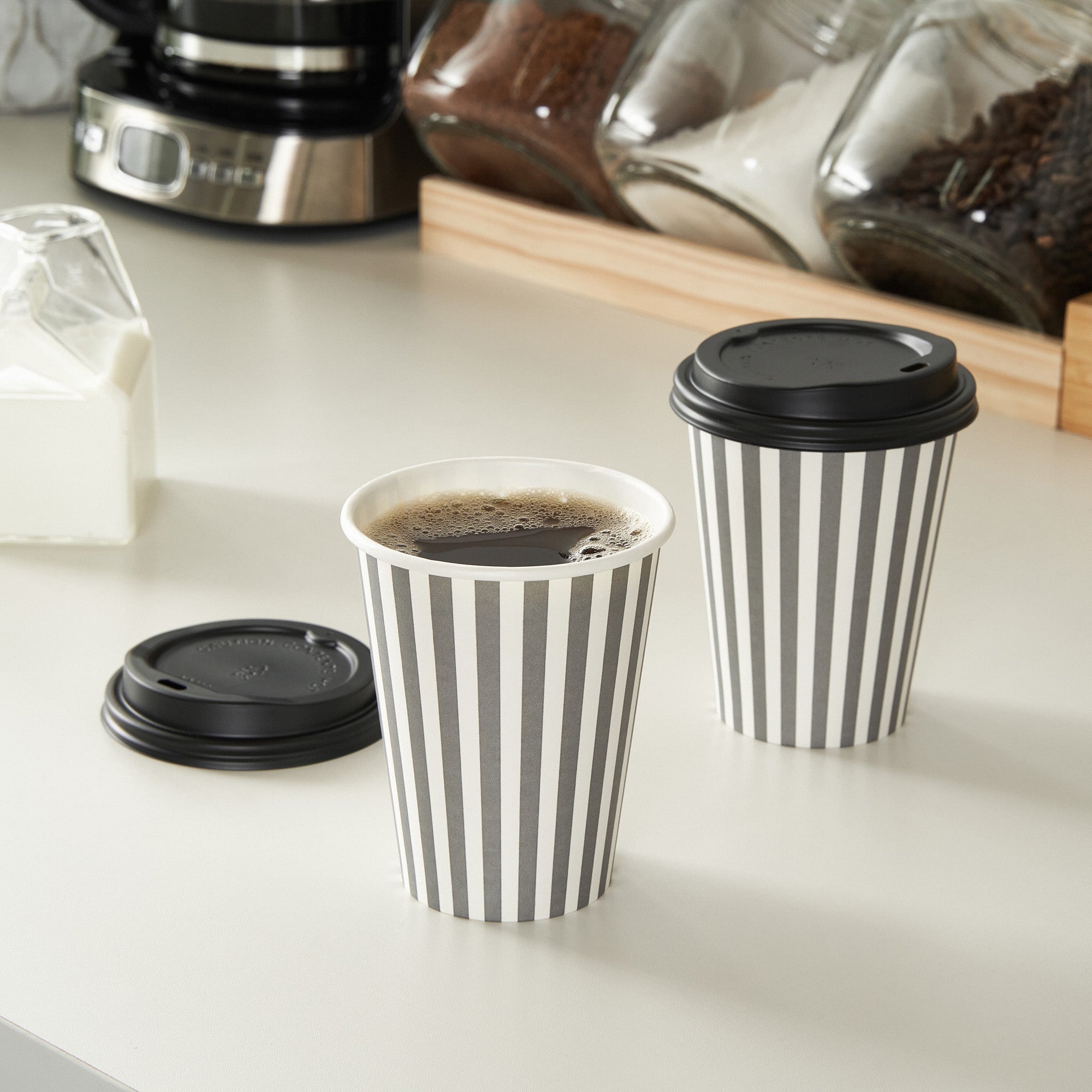 Restpresso 12 oz Gray and White Stripe Paper Single Wall Coffee Cup - with Black Lid - 3 1/2"x 3 1/2"x 4 1/4" - 20 count box