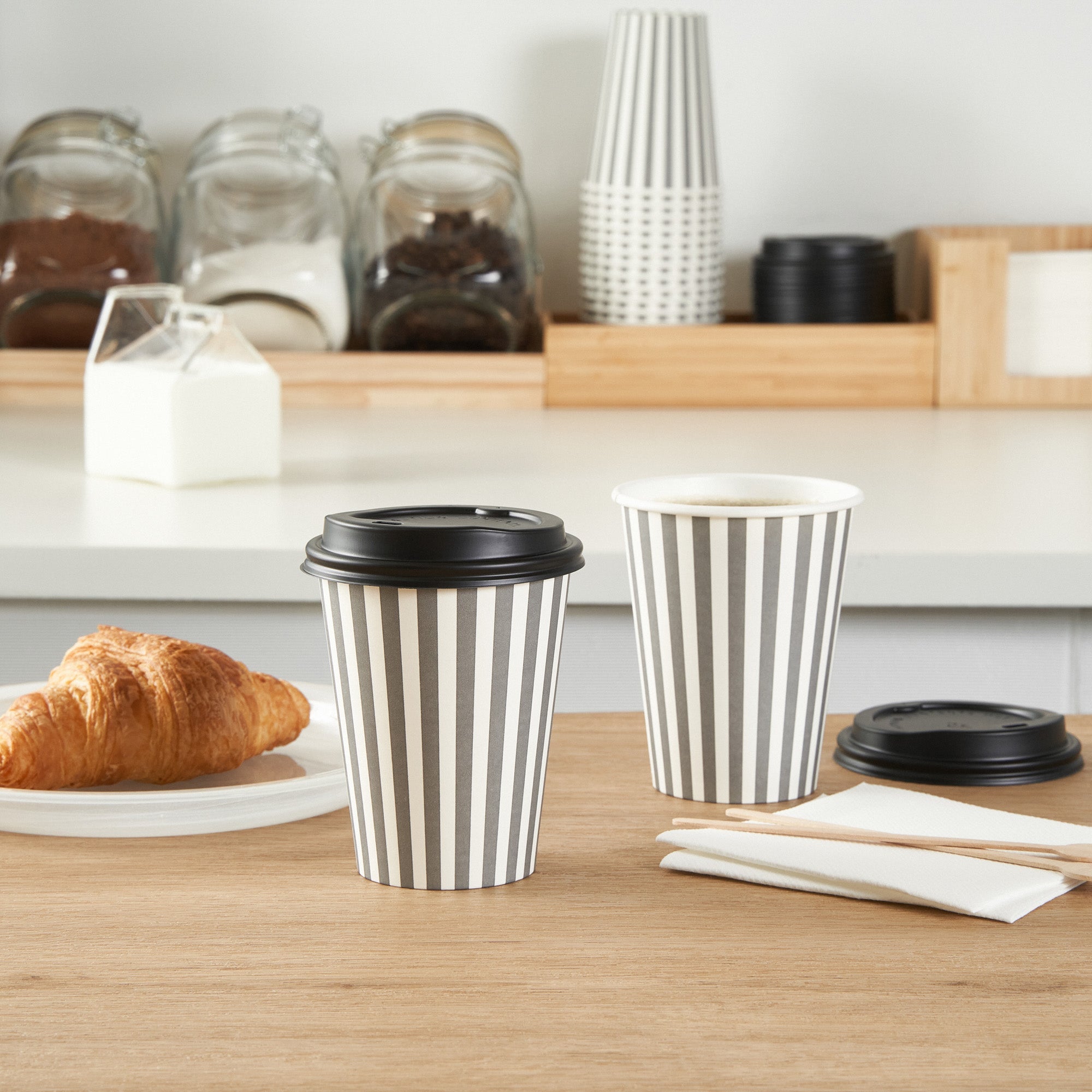 Restpresso 12 oz Gray and White Stripe Paper Single Wall Coffee Cup - with Black Lid - 3 1/2"x 3 1/2"x 4 1/4" - 20 count box