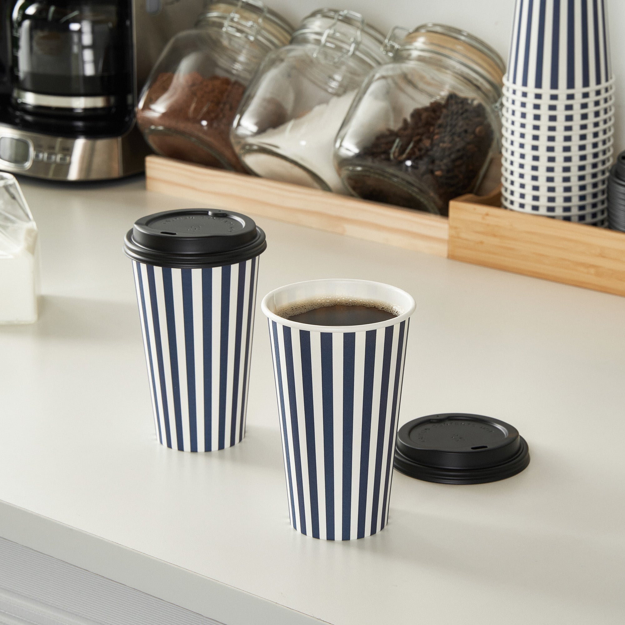 Restpresso 16 oz Blue and White Stripe Paper Single Wall Coffee Cup - with Black Lid - 3 1/2"x 3 1/2"x 5 1/2" - 20 count box