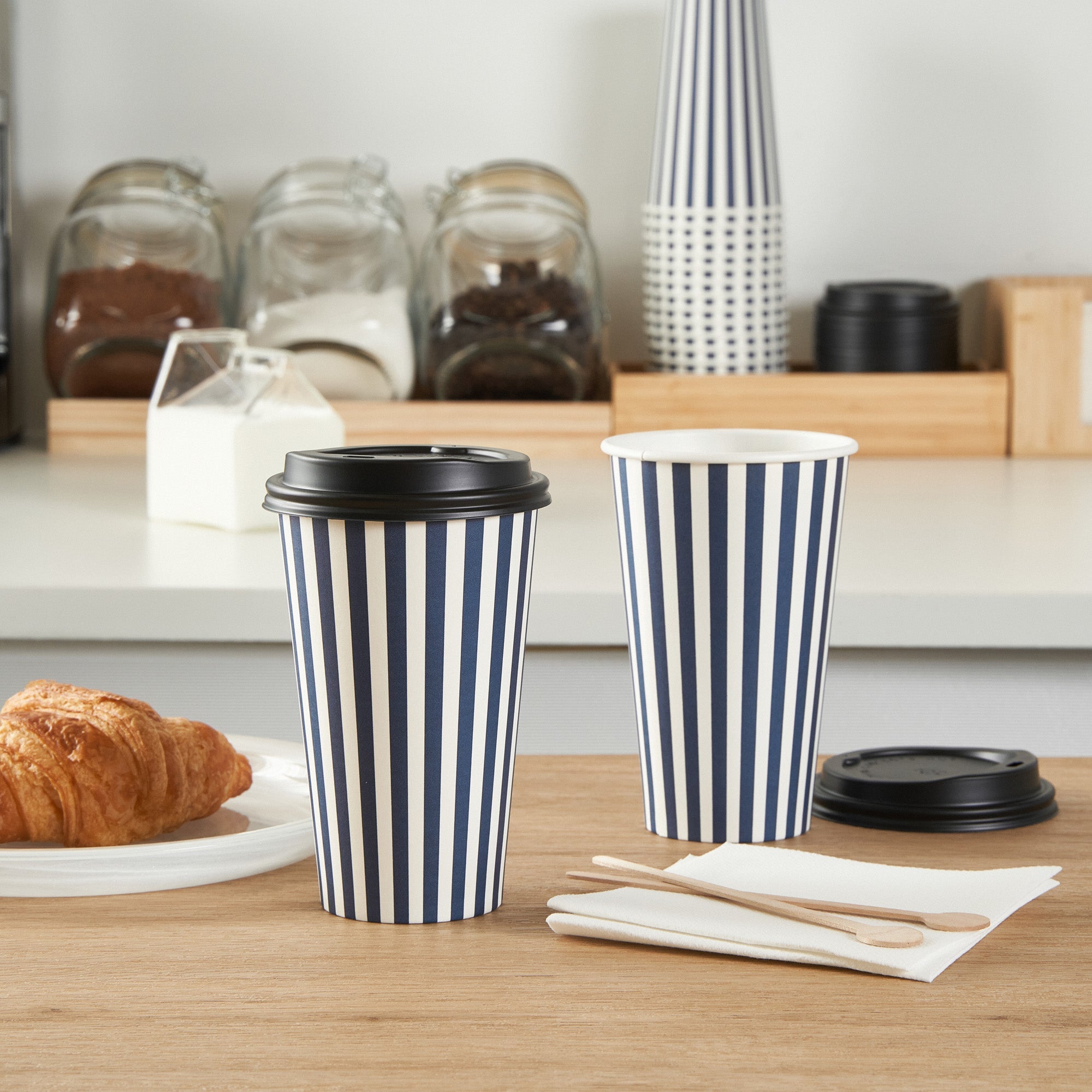 Restpresso 16 oz Blue and White Stripe Paper Single Wall Coffee Cup - with Black Lid - 3 1/2"x 3 1/2"x 5 1/2" - 20 count box