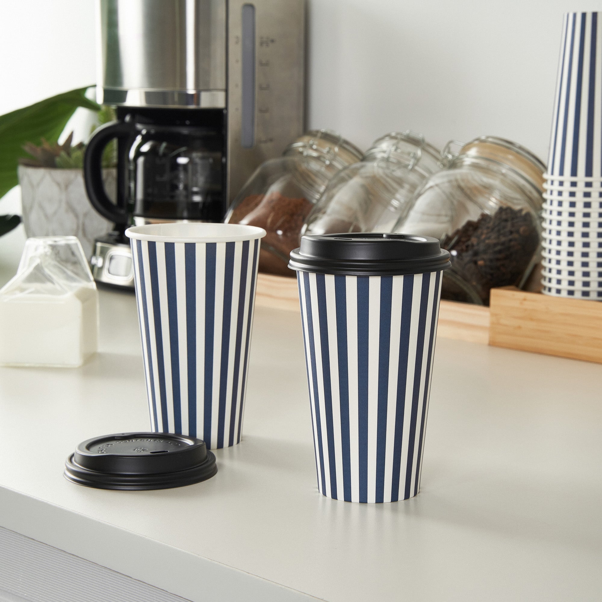 Restpresso 16 oz Blue and White Stripe Paper Single Wall Coffee Cup - with Black Lid - 3 1/2"x 3 1/2"x 5 1/2" - 20 count box