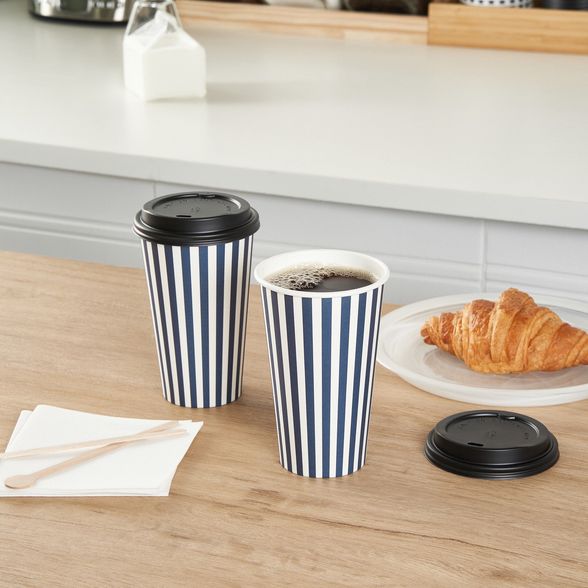 Restpresso 16 oz Blue and White Stripe Paper Single Wall Coffee Cup - with Black Lid - 3 1/2"x 3 1/2"x 5 1/2" - 400 count box