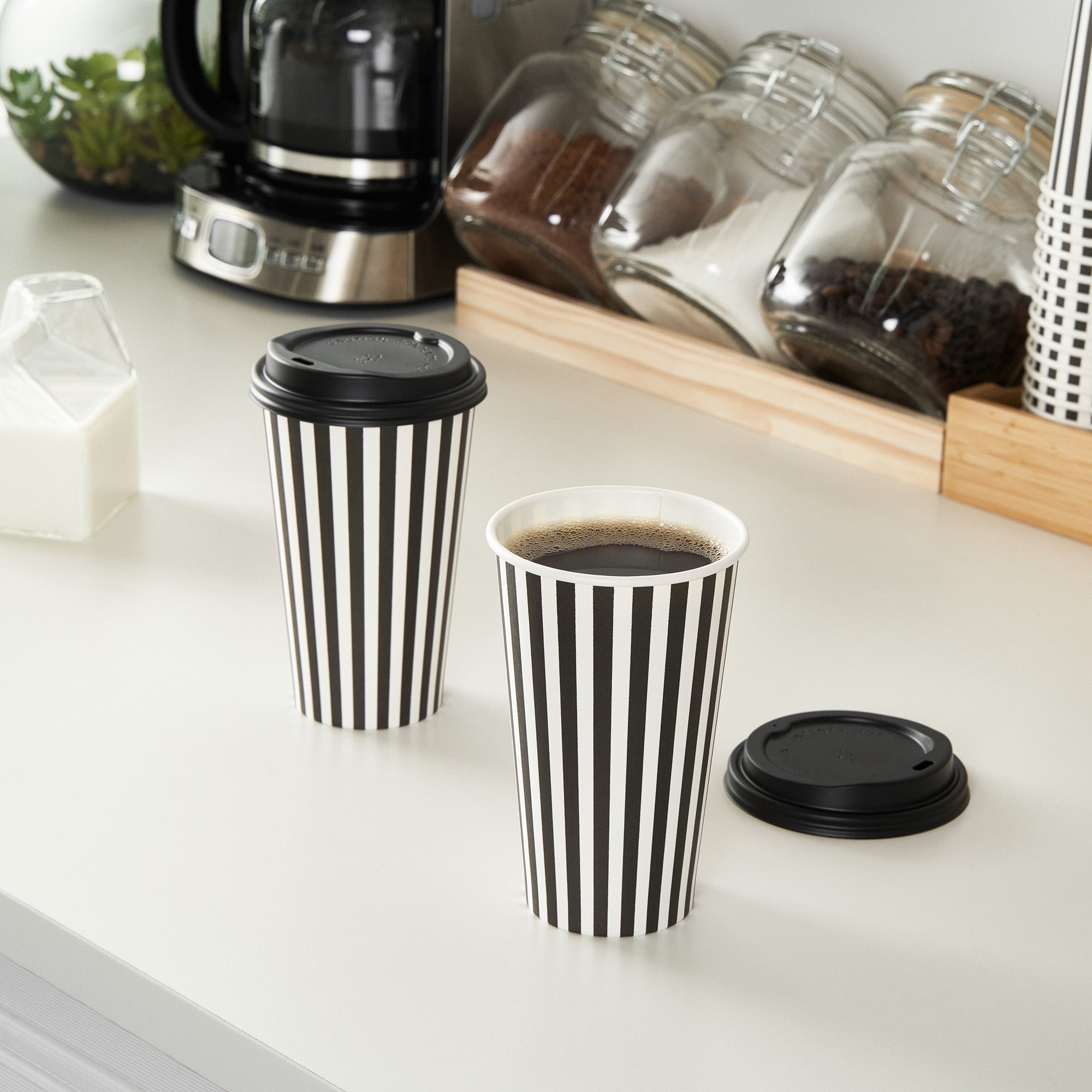 Restpresso 16 oz Black and White Stripe Paper Single Wall Coffee Cup - with Black Lid - 3 1/2"x 3 1/2"x 5 1/2" - 20 count box