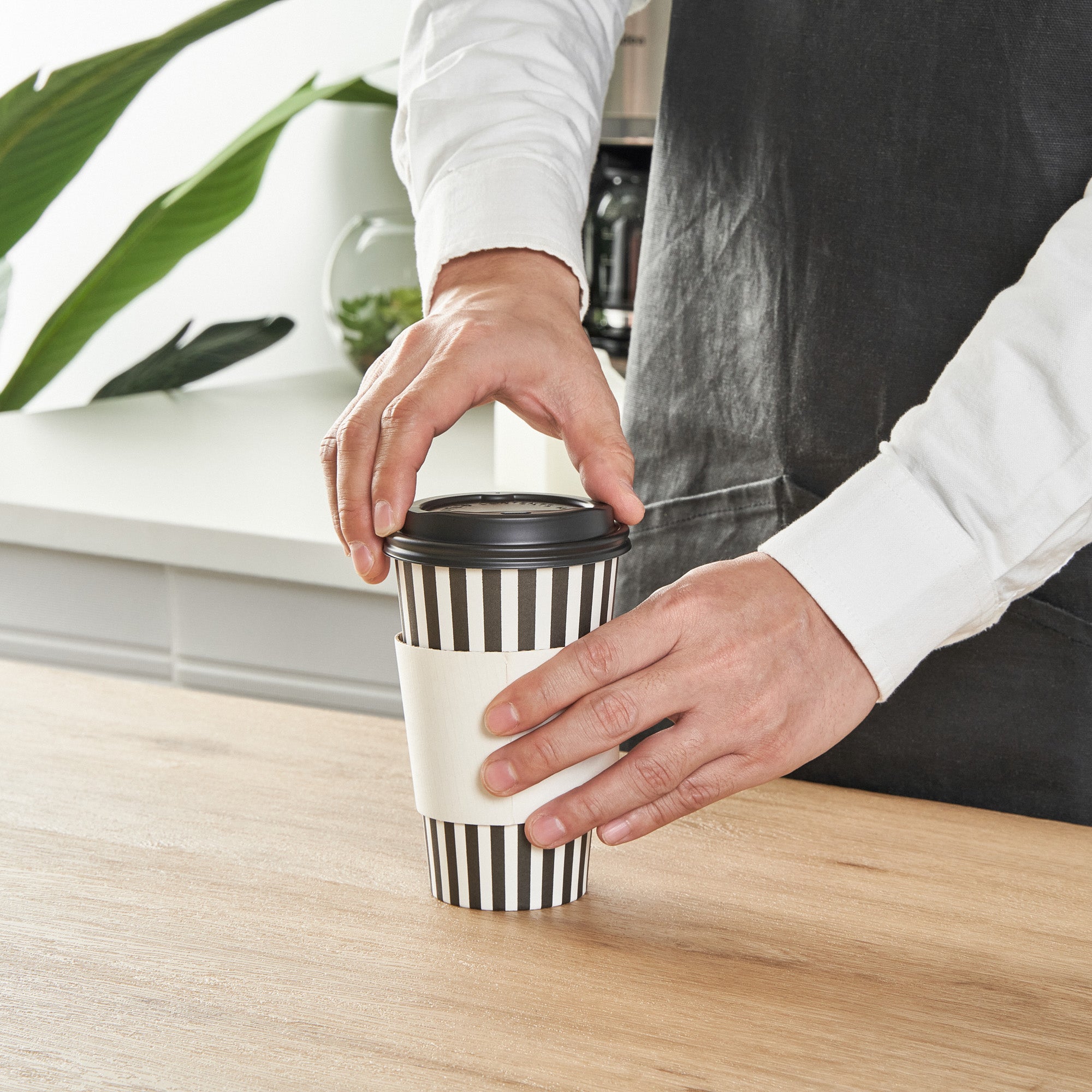 Restpresso 16 oz Black and White Stripe Paper Single Wall Coffee Cup - with Black Lid - 3 1/2"x 3 1/2"x 5 1/2" - 20 count box