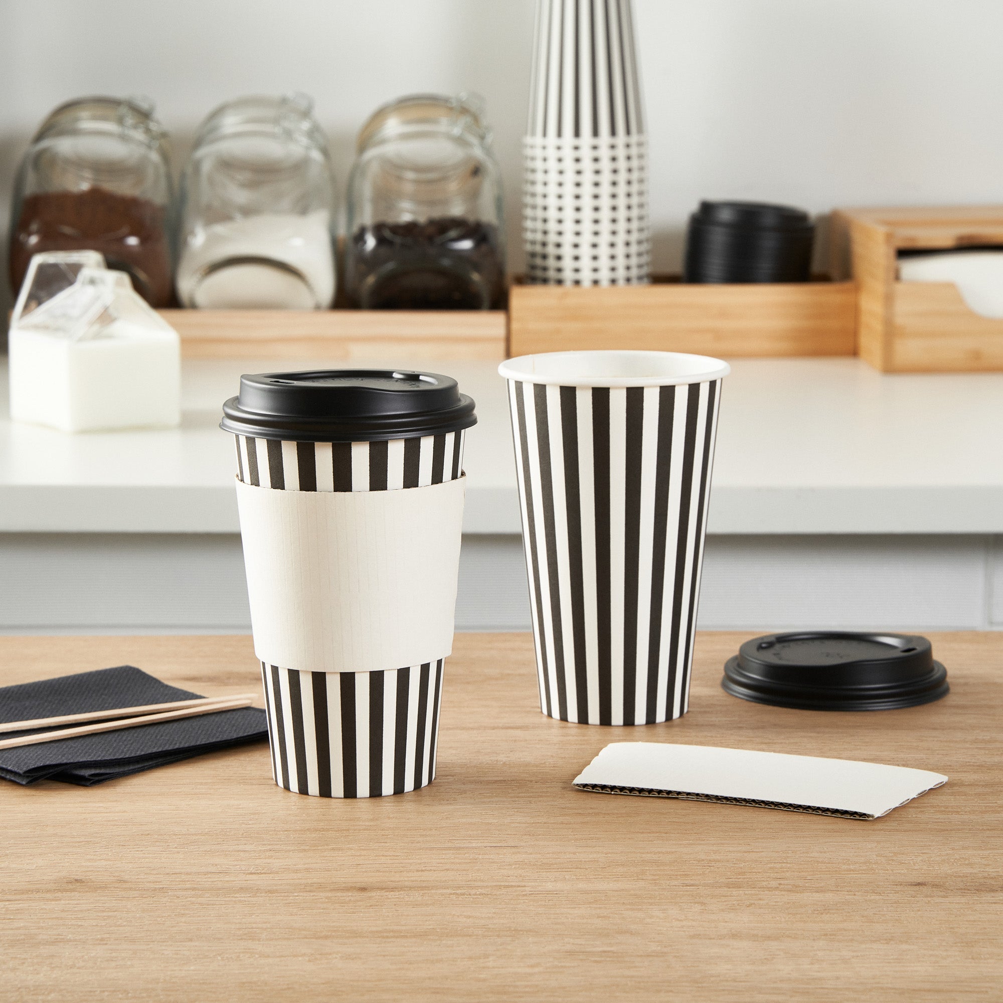Restpresso 16 oz Black and White Stripe Paper Single Wall Coffee Cup - with Black Lid - 3 1/2"x 3 1/2"x 5 1/2" - 400 count box
