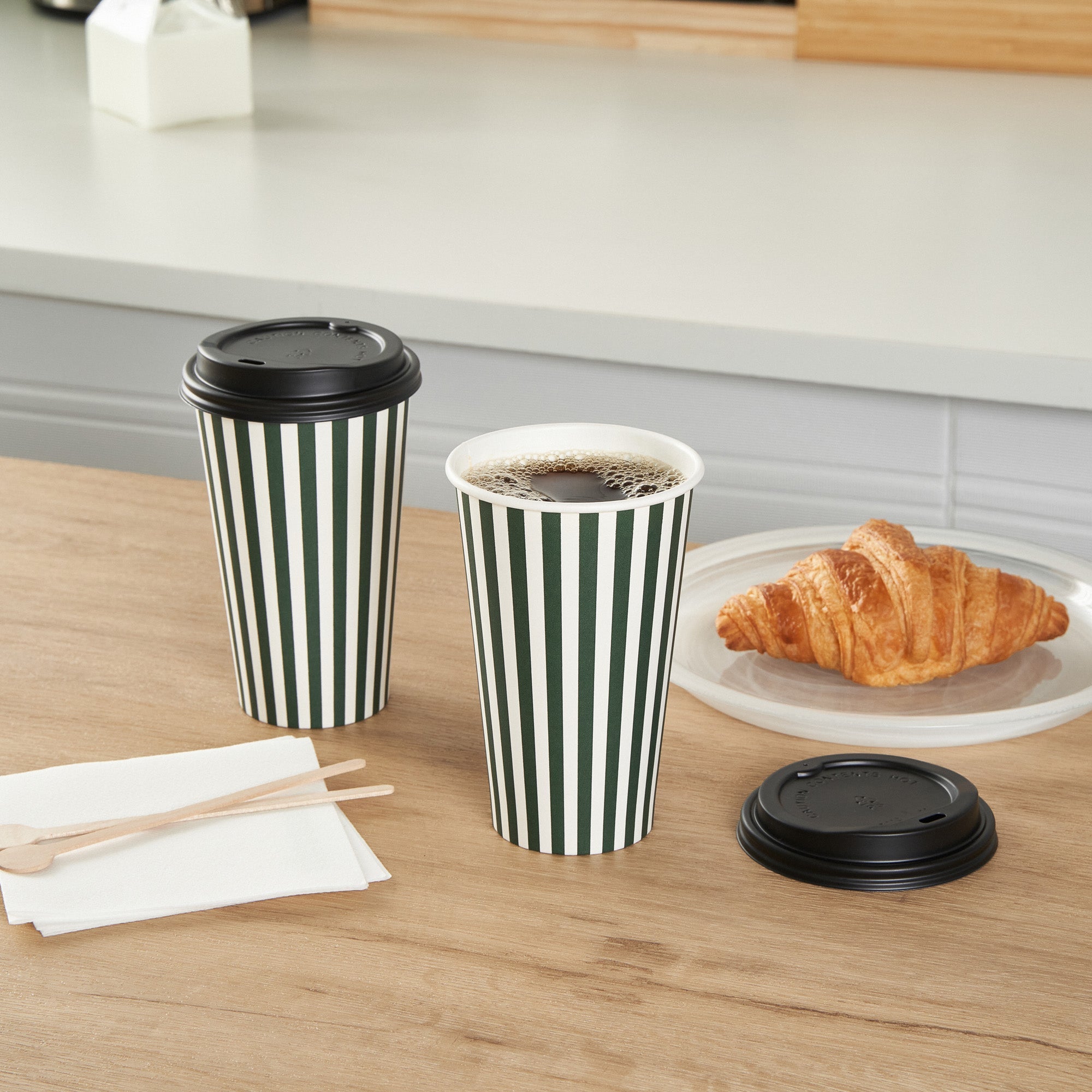 Restpresso 16 oz Forest Green and White Stripe Paper Single Wall Coffee Cup - with Black Lid - 3 1/2"x 3 1/2"x 5 1/2" - 20 count box