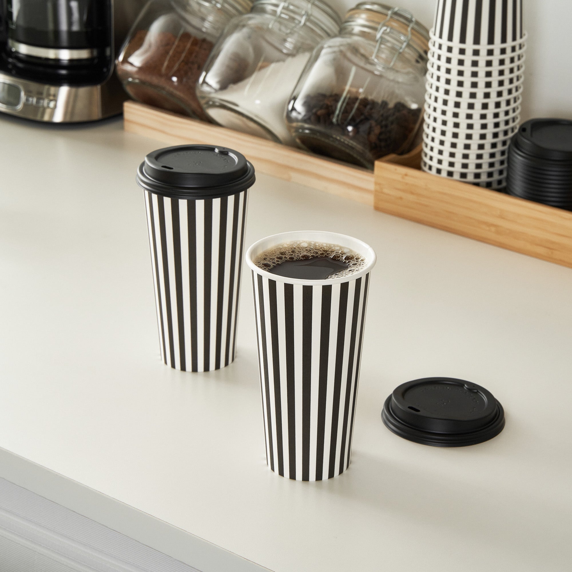 Restpresso 20 oz Black and White Stripe Paper Single Wall Coffee Cup - with Black Lid - 3 1/2"x 3 1/2"x 6 1/4" - 400 count box