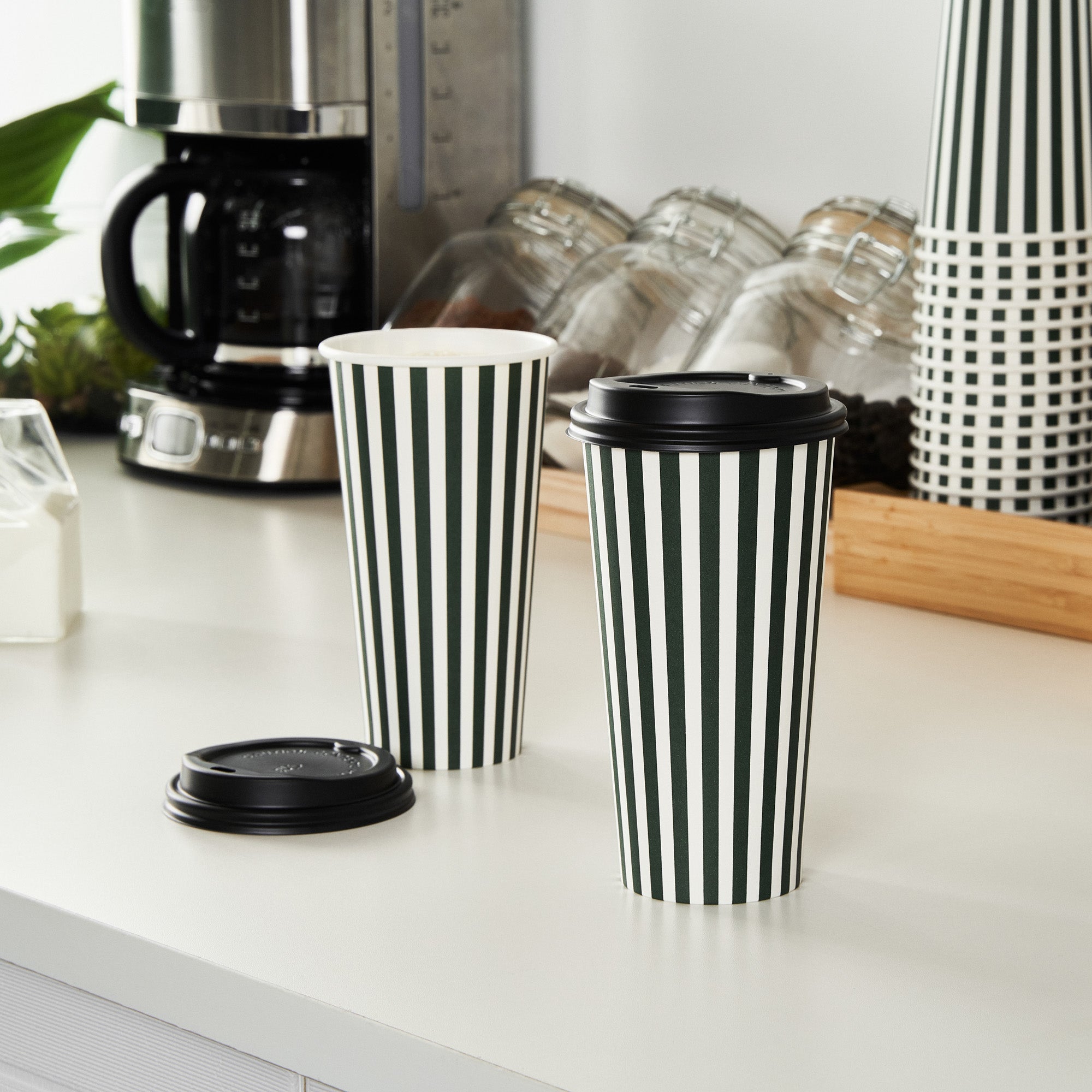 Restpresso 20 oz Forest Green and White Stripe Paper Single Wall Coffee Cup - with Black Lid - 3 1/2"x 3 1/2"x 6 1/4" - 20 count box