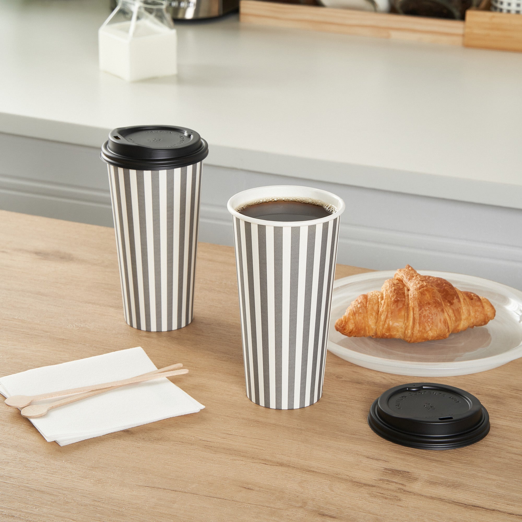 Restpresso 20 oz Gray and White Stripe Paper Single Wall Coffee Cup - with Black Lid - 3 1/2"x 3 1/2"x 6 1/4" - 400 count box