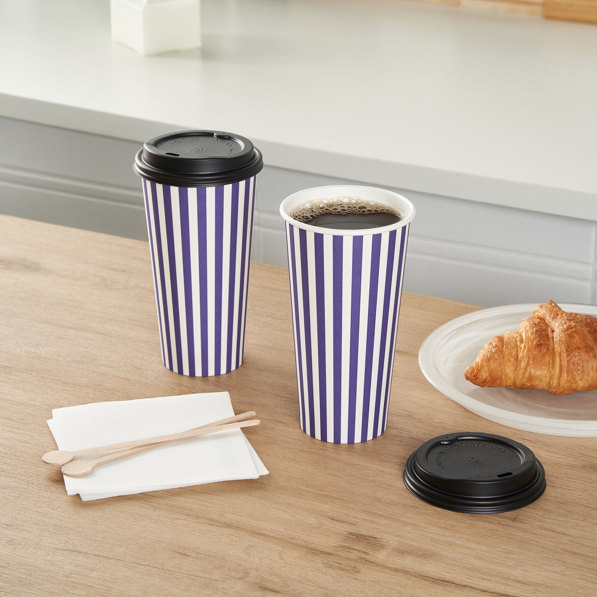 Restpresso 20 oz Purple and White Stripe Paper Single Wall Coffee Cup - with Black Lid - 3 1/2"x 3 1/2"x 6 1/4" - 20 count box