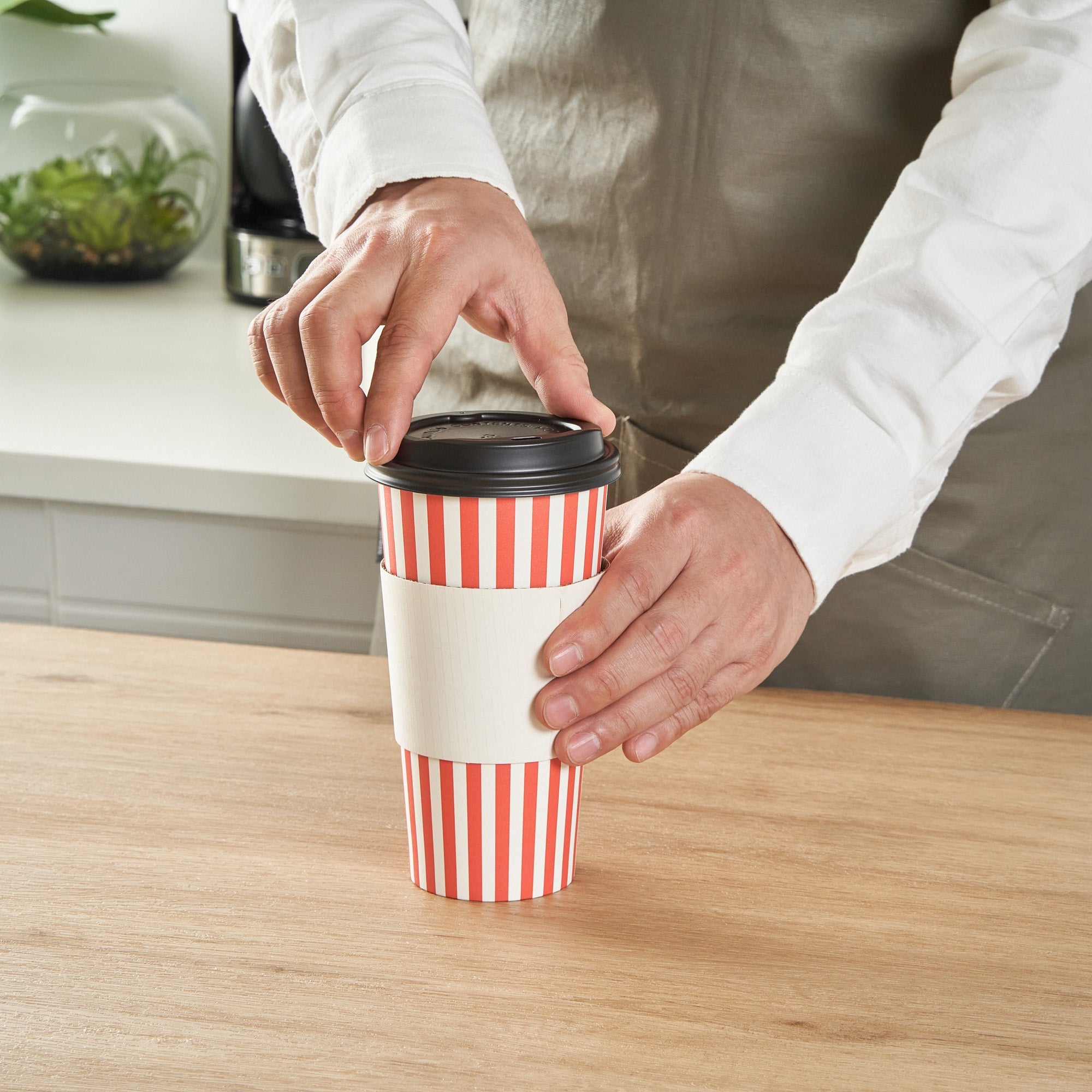 Restpresso 20 oz Red and White Stripe Paper Single Wall Coffee Cup - with Black Lid - 3 1/2"x 3 1/2"x 6 1/4" - 400 count box