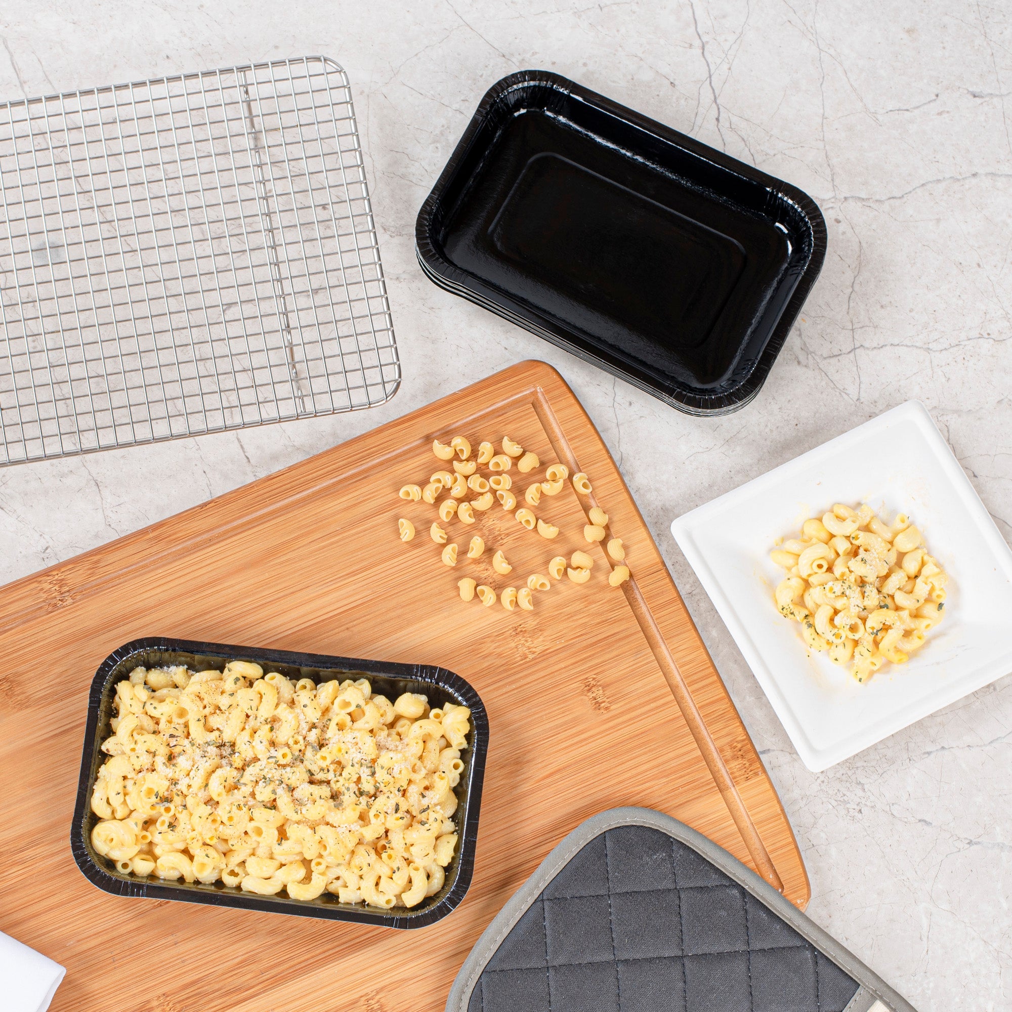 Pastry Tek 15 oz Rectangle Black Paperboard Tray - Oven-Safe - 8 1/4" x 5 1/2" x 1" - 25 count box