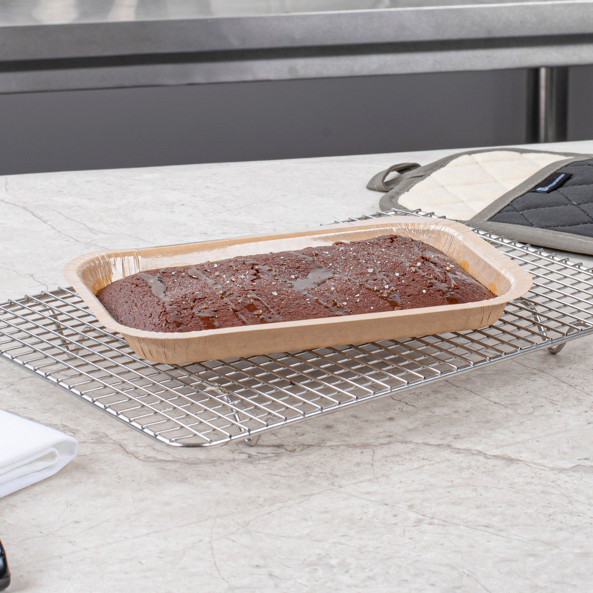 Pastry Tek 15 oz Rectangle Kraft Paperboard Tray - Oven-Safe - 8 1/4" x 5 1/2" x 1" - 100 count box