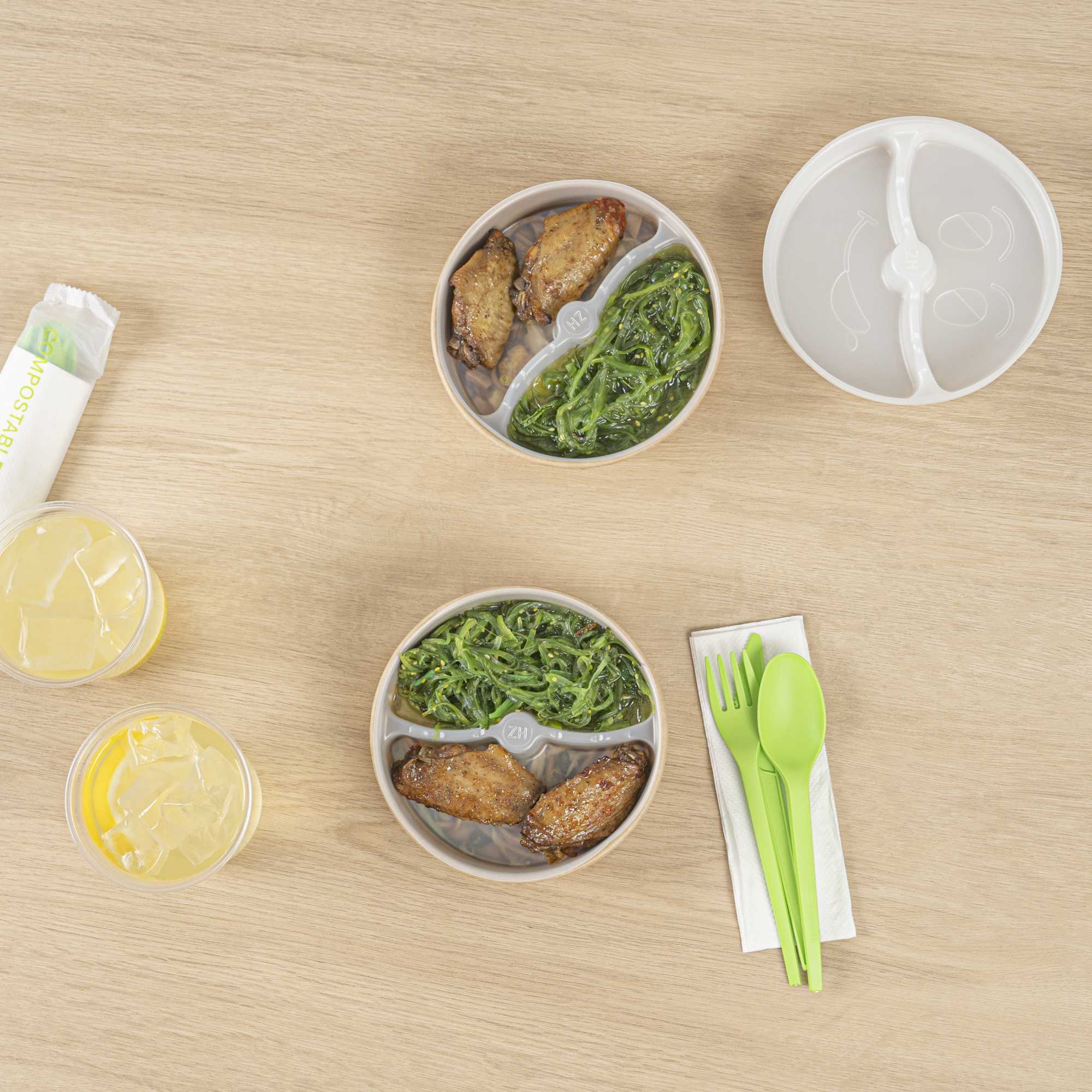 Bio Tek 12 oz White Plastic 2-Compartment Insert Tray - Fits 17-45 oz Containers - 200 count box