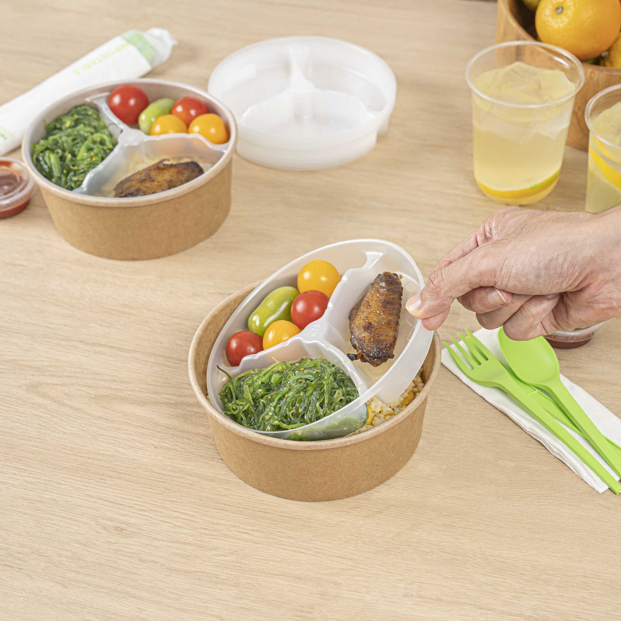 Bio Tek 15 oz White Plastic 3-Compartment Insert Tray - Fits 17-45 oz Containers - 200 count box
