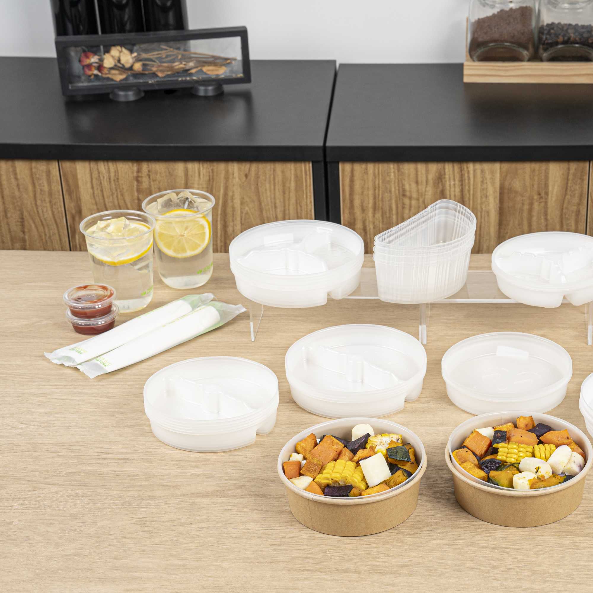 Bio Tek 15 oz White Plastic 3-Compartment Insert Tray - Fits 17-45 oz Containers - 200 count box