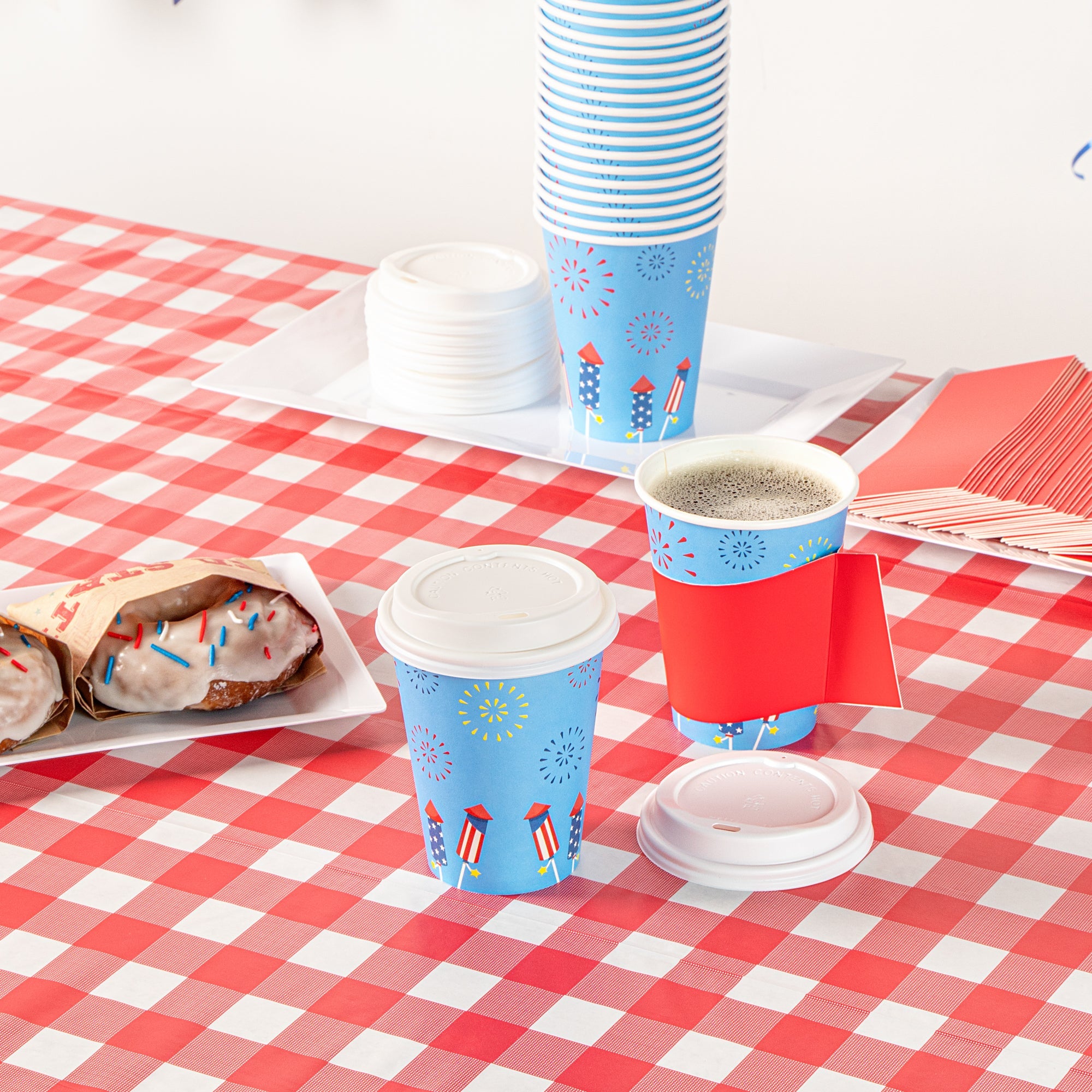 Restpresso 12 oz 4th of July Paper Single Wall Coffee Cup - with White Lid - 3 1/2" x 3 1/2" x 4 3/4" - 20 count box