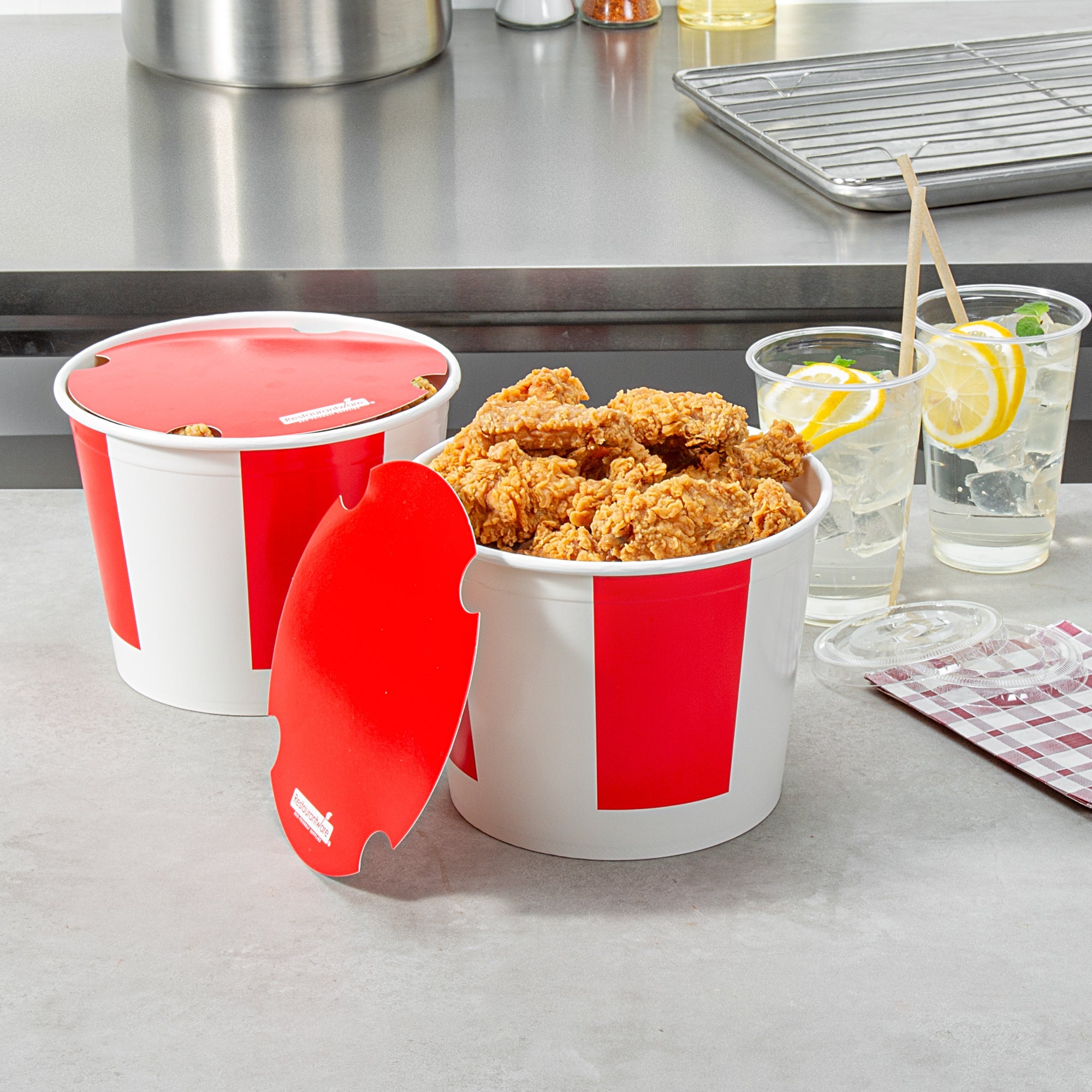 Bio Tek 85 oz Red and White Paper Chicken Bucket - with Lid - 100 count box