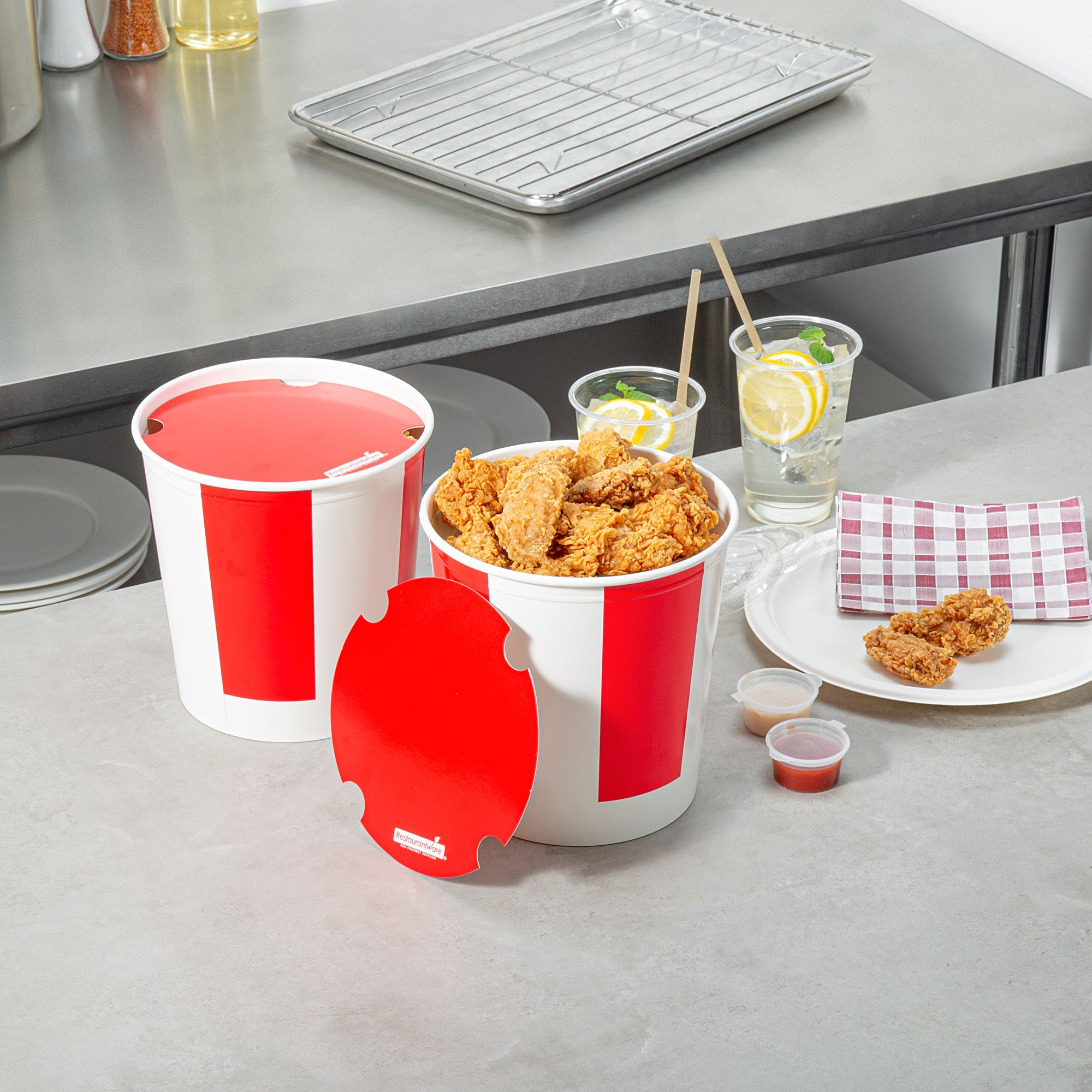Bio Tek 130 oz Red and White Paper Chicken Bucket - with Lid - 25 count box