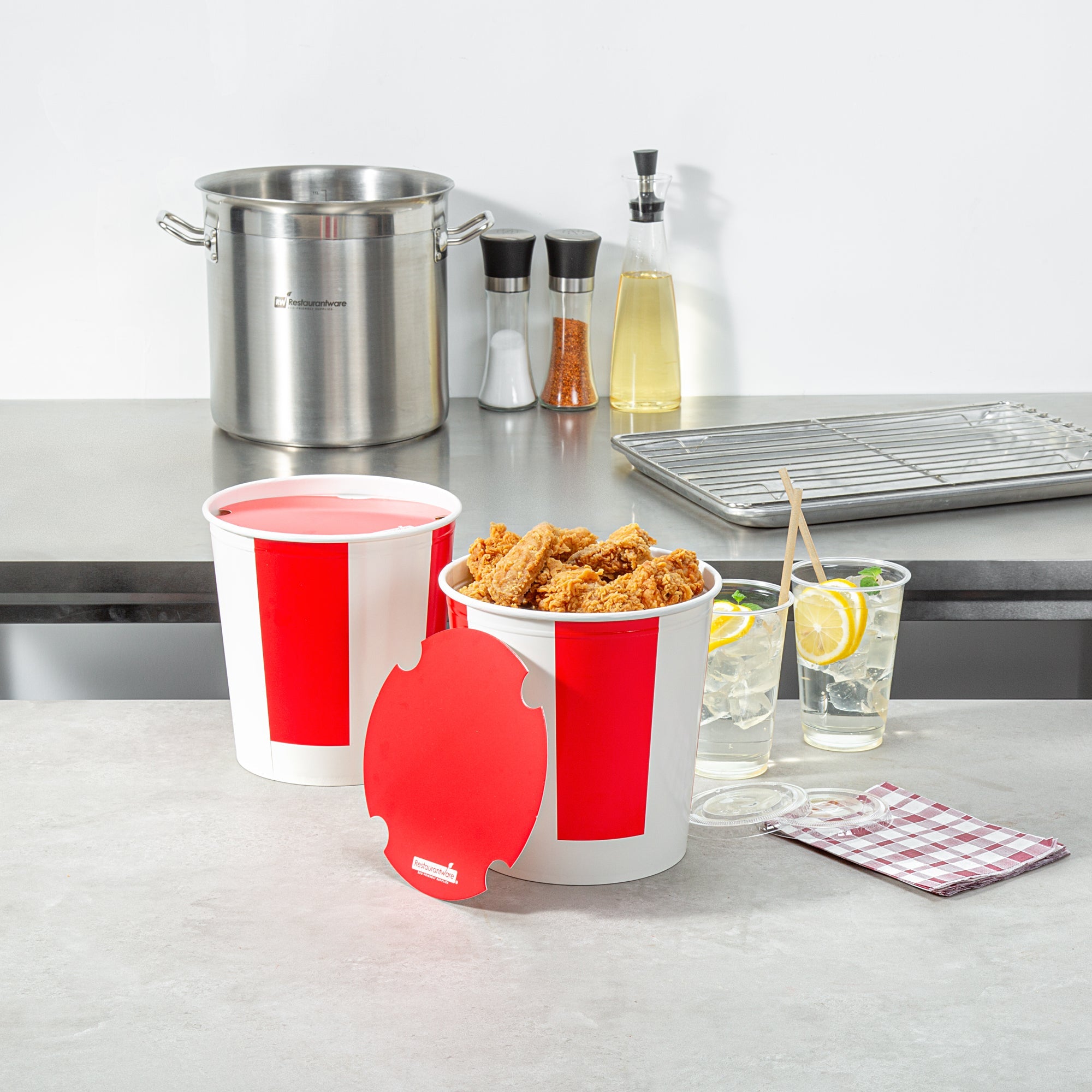 Bio Tek 130 oz Red and White Paper Chicken Bucket - with Lid - 25 count box