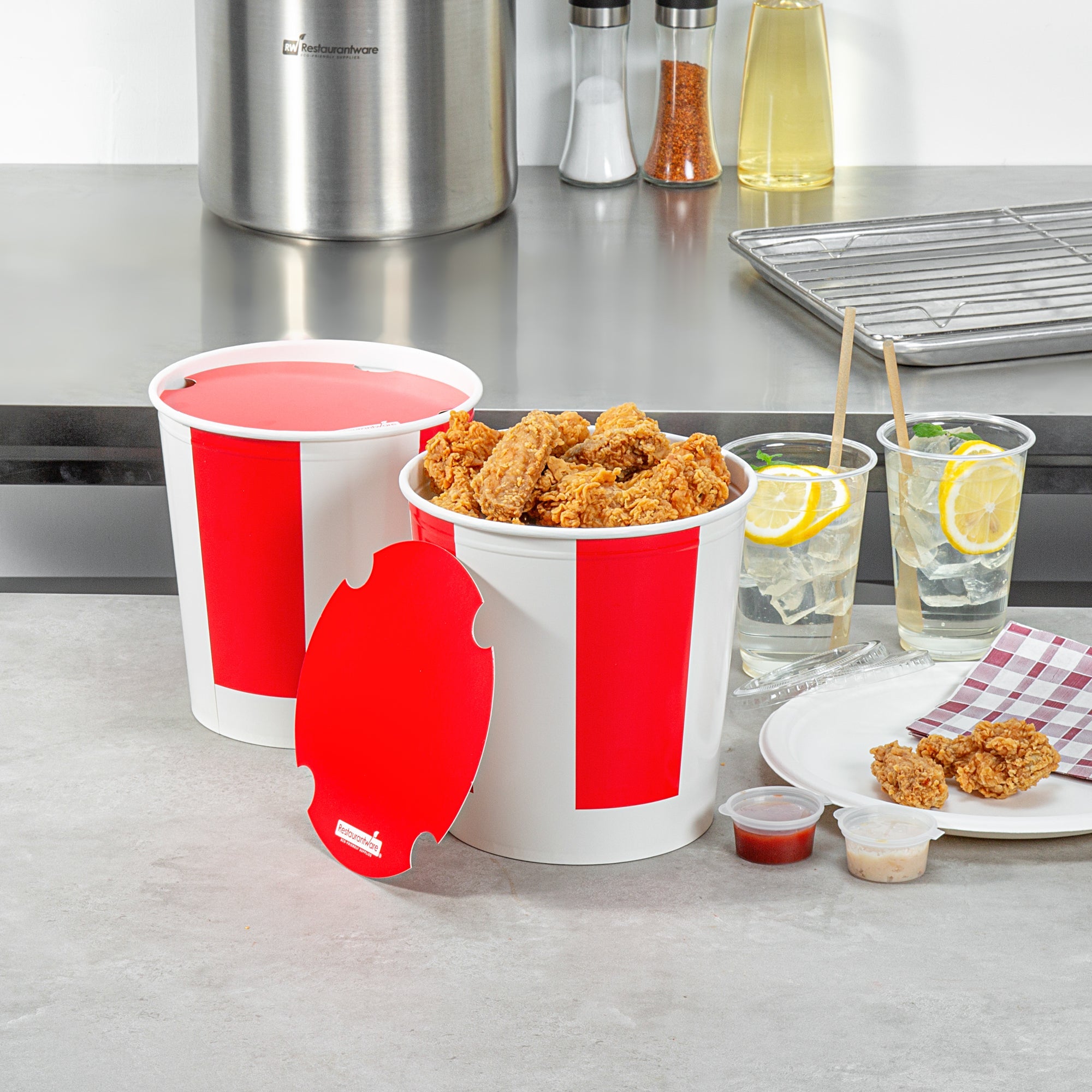 Bio Tek 130 oz Red and White Paper Chicken Bucket - with Lid - 100 count box