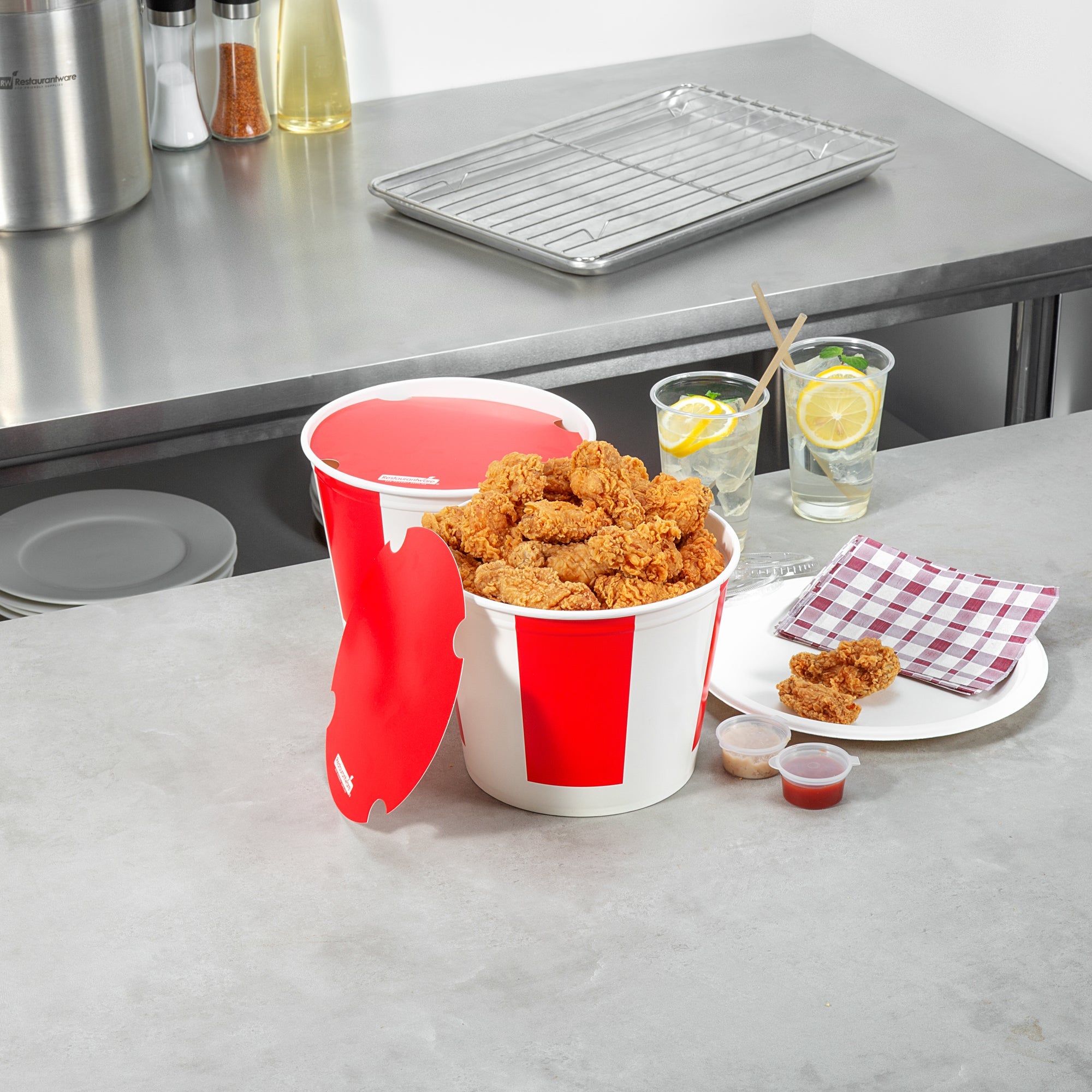 Bio Tek 150 oz Red and White Paper Chicken Bucket - with Lid - 25 count box