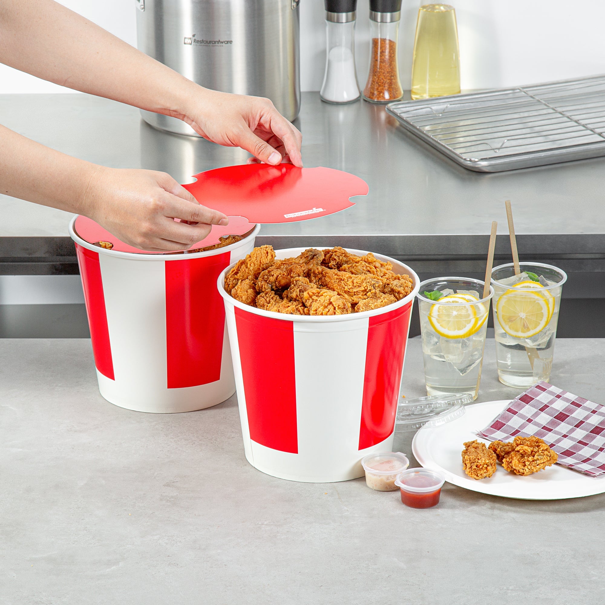 Bio Tek 170 oz Red and White Paper Chicken Bucket - with Lid - 25 count box