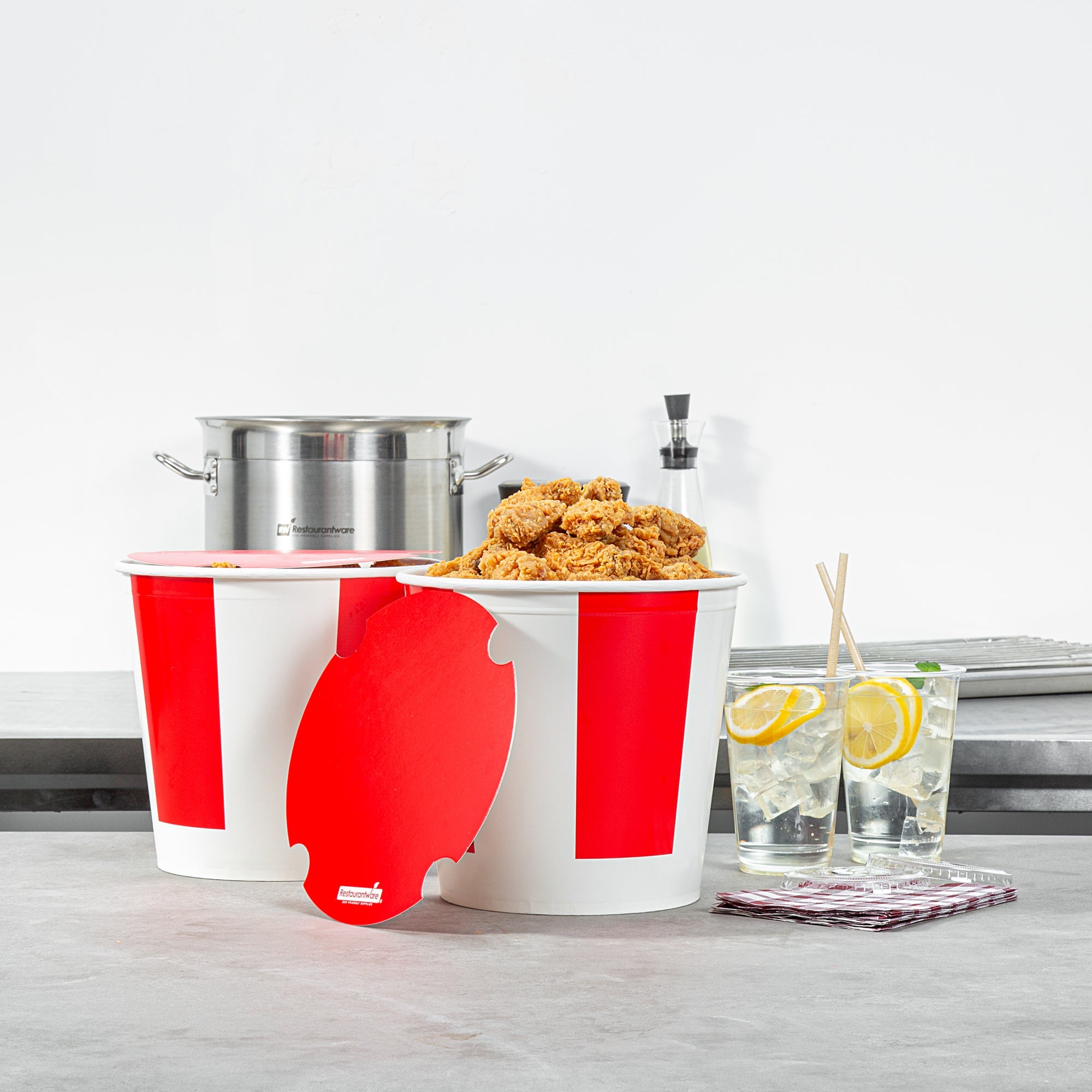 Bio Tek 170 oz Red and White Paper Chicken Bucket - with Lid - 25 count box