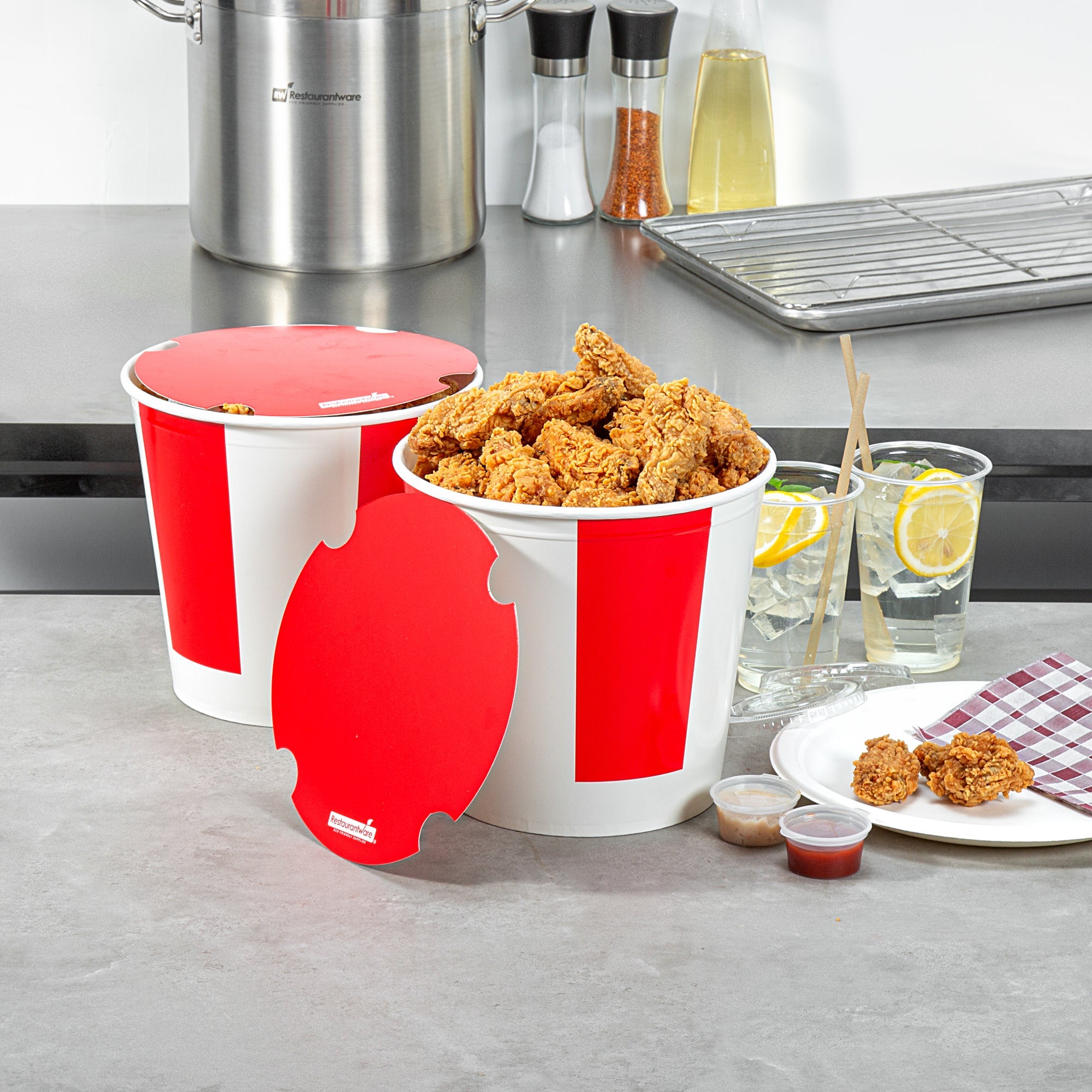 Bio Tek 170 oz Red and White Paper Chicken Bucket - with Lid - 100 count box