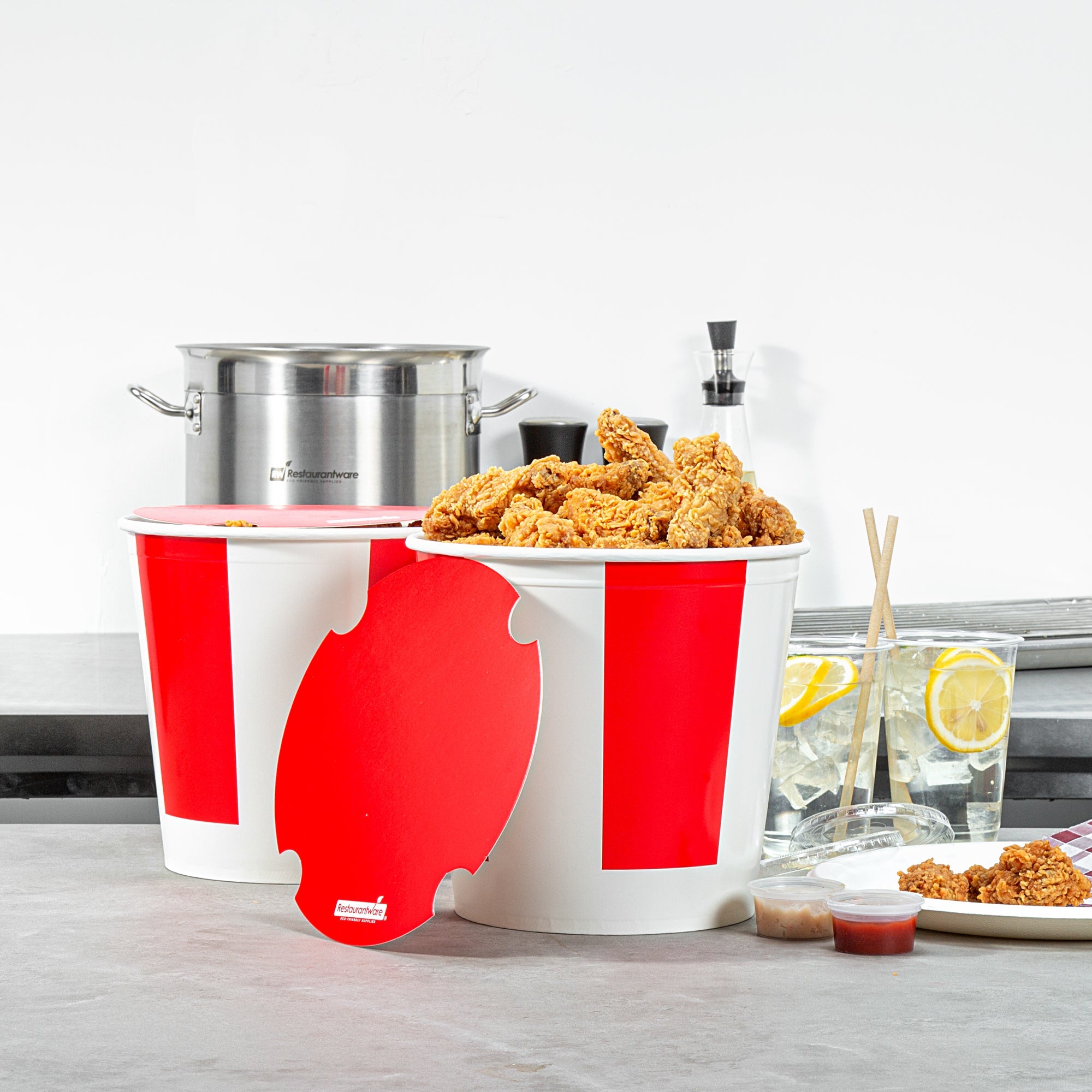 Bio Tek 170 oz Red and White Paper Chicken Bucket - with Lid - 100 count box