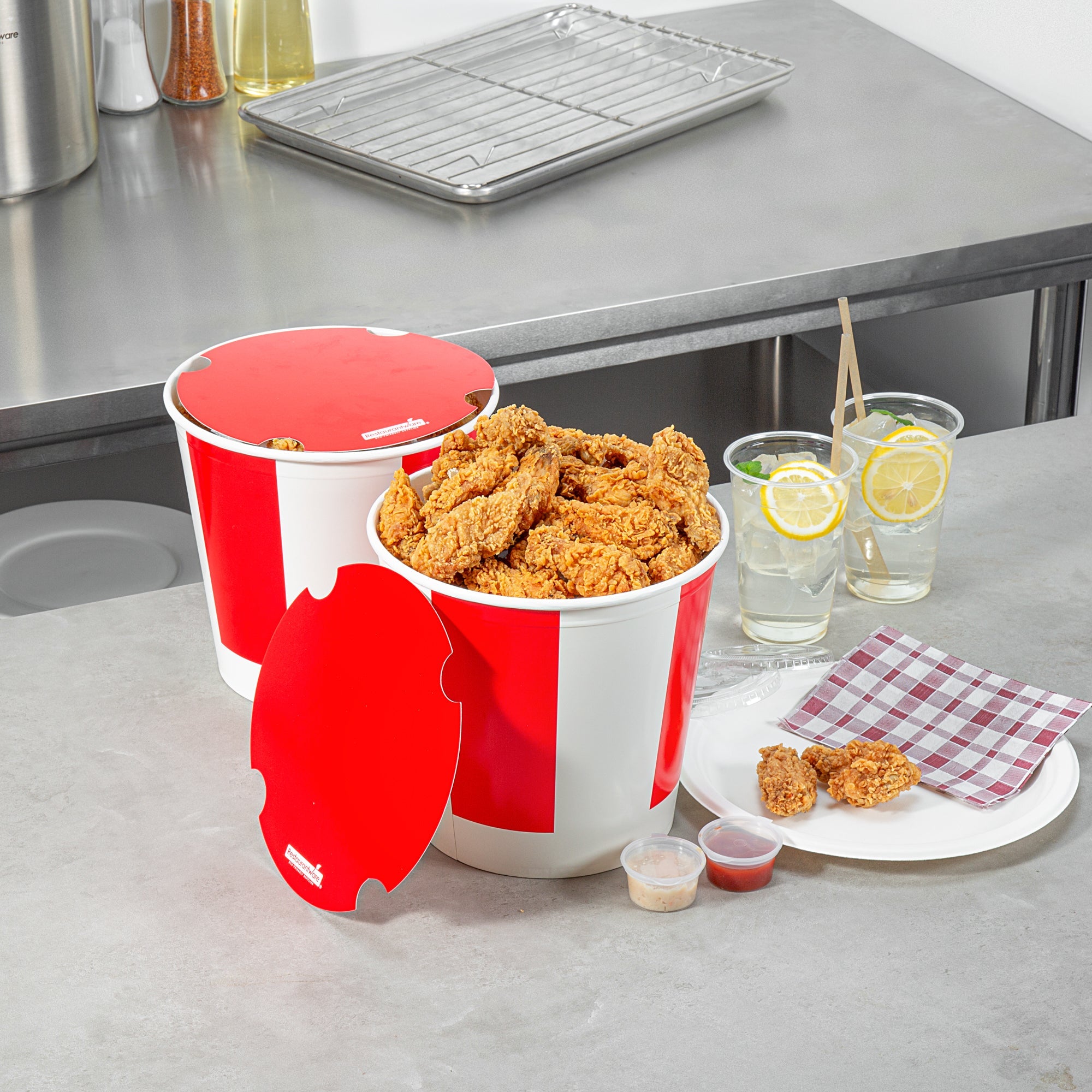 Bio Tek 170 oz Red and White Paper Chicken Bucket - with Lid - 100 count box