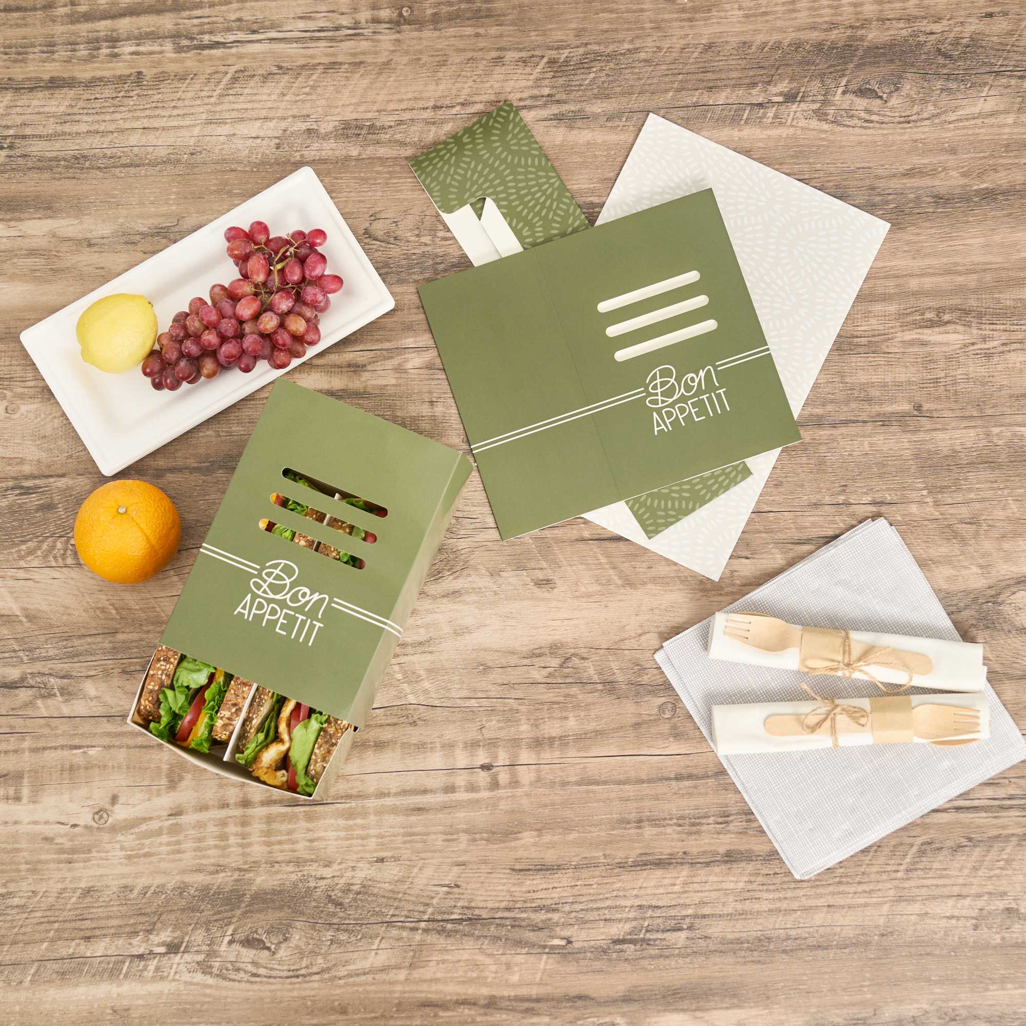 Cater Tek Rectangle Green Paper Hot Dog / Sandwich Tray - with Cover and Divider - 8 1/4" x 5 3/4" x 3 3/4" - 100 count box