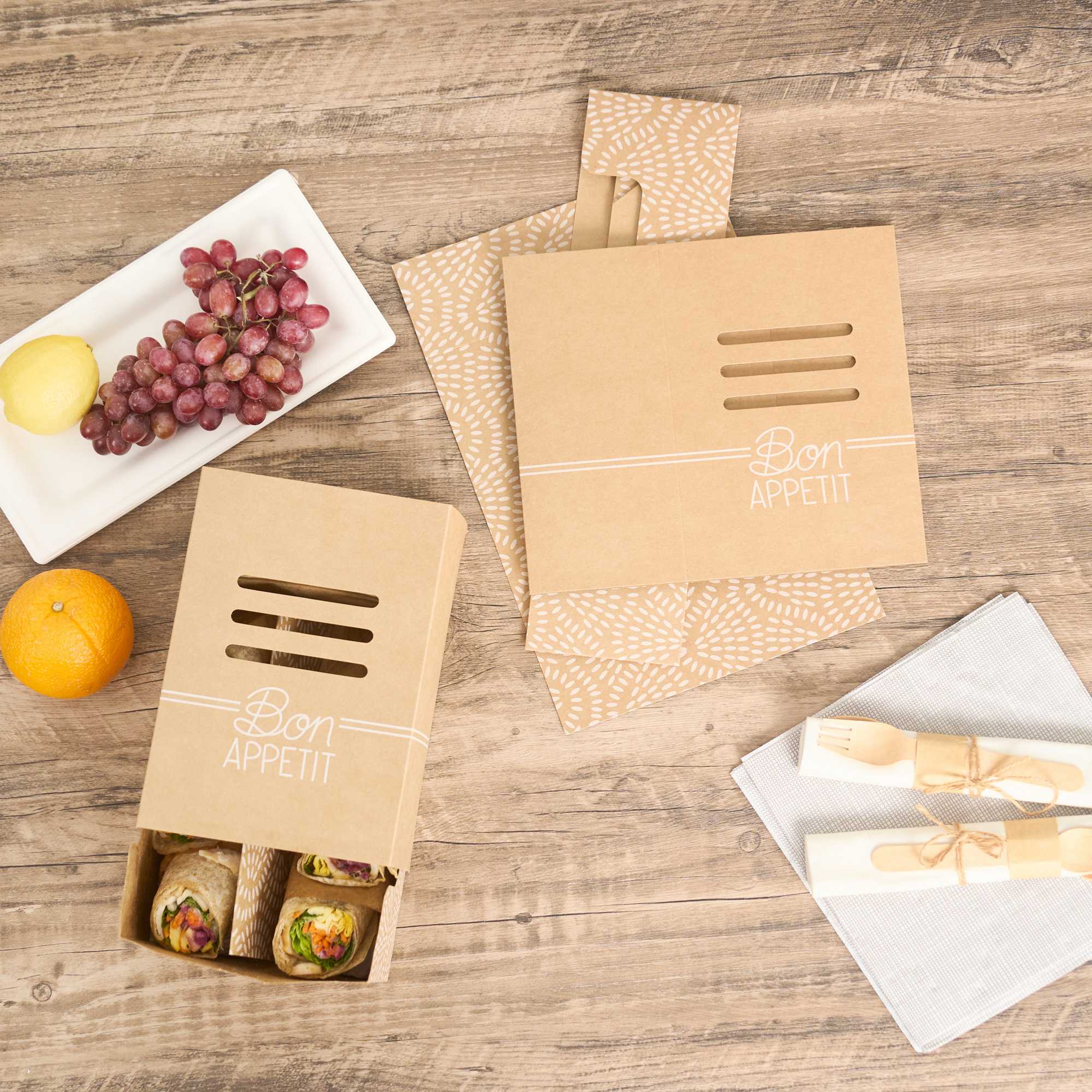 Cater Tek Rectangle Kraft Paper Hot Dog / Sandwich Tray - with Cover and Divider - 8 1/4" x 5 3/4" x 3 3/4" - 100 count box